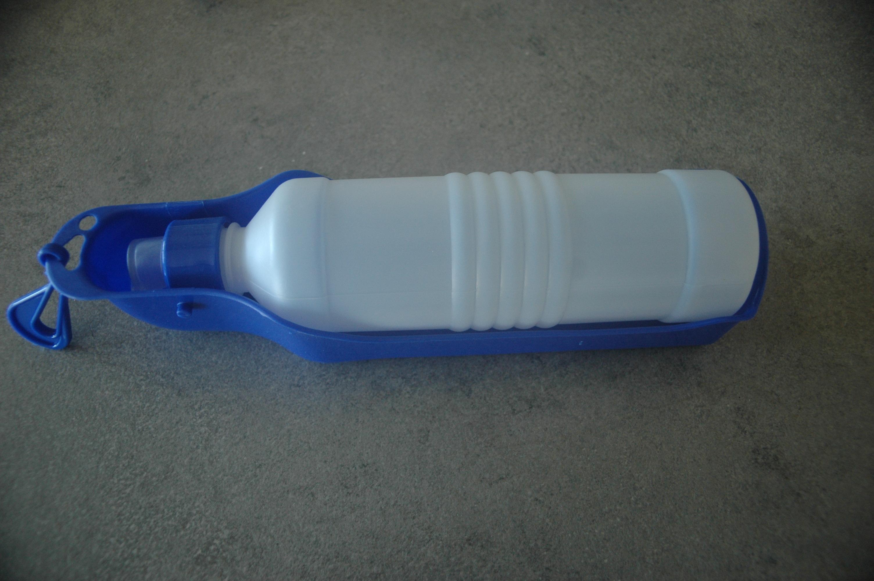 troc de troc bouteille eau chien image 0