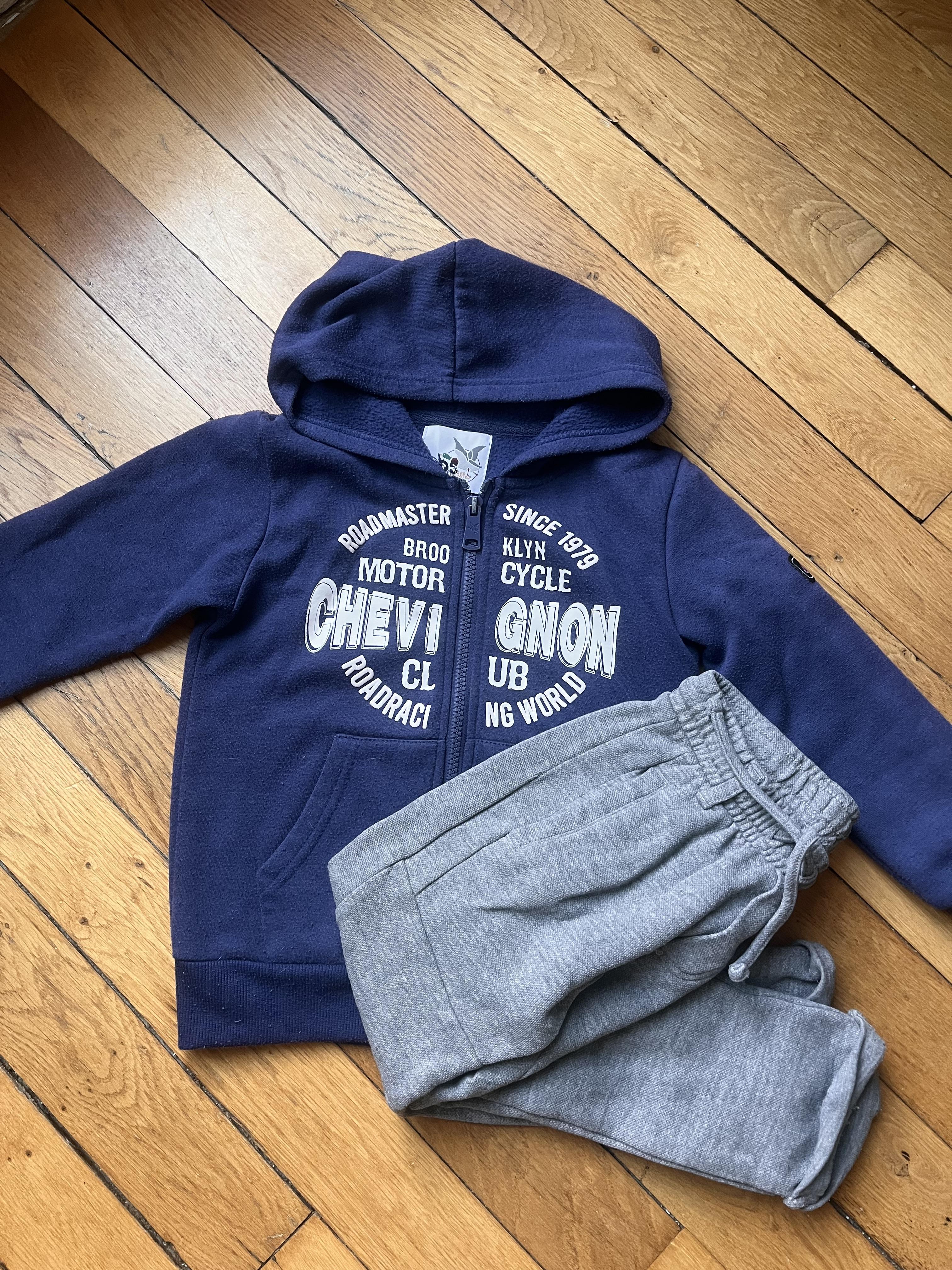 troc de troc gilet et jogging taille 6 ans image 0