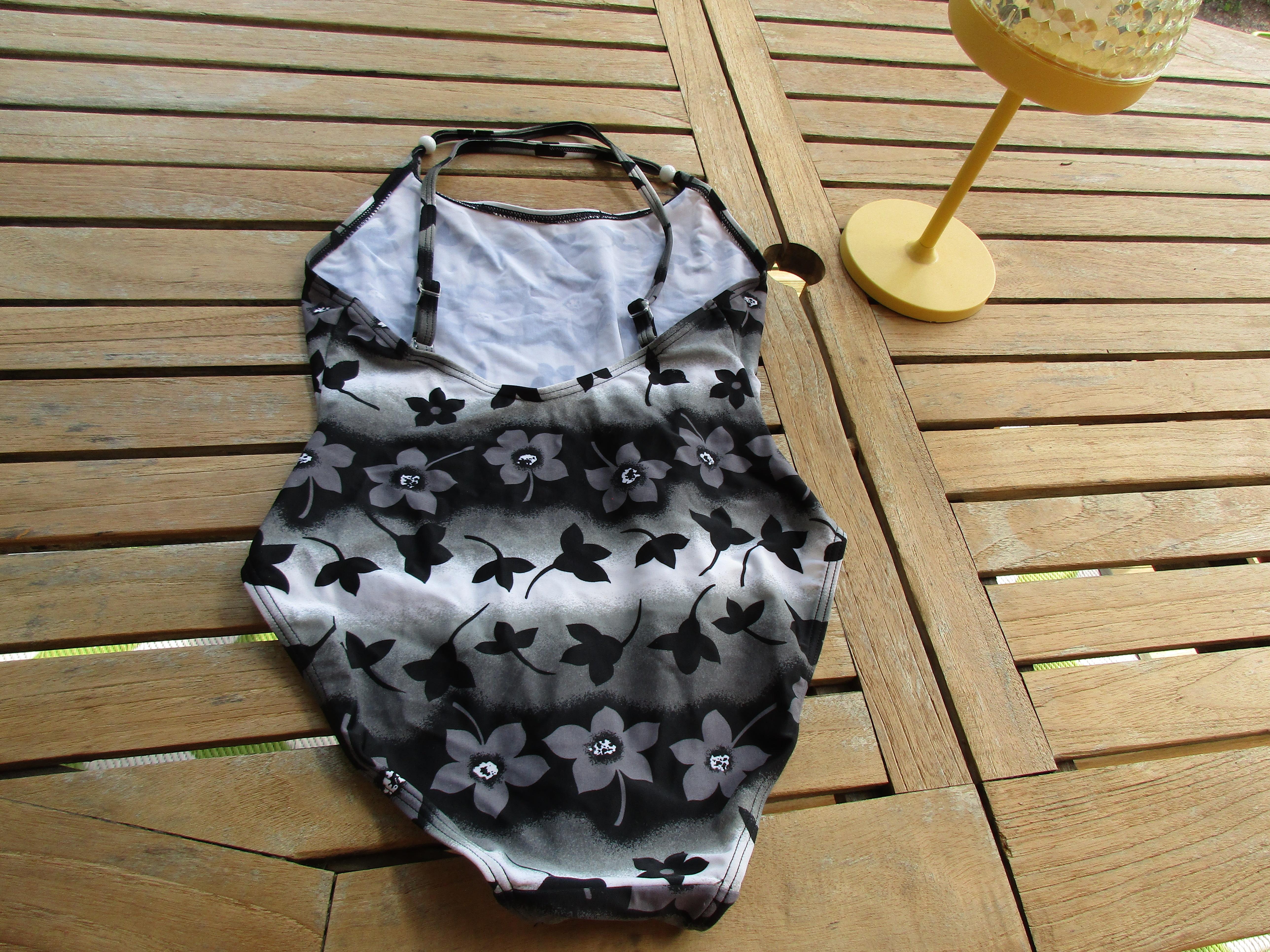 troc de troc réservé,maillot de bain 1 piéce tbé image 1