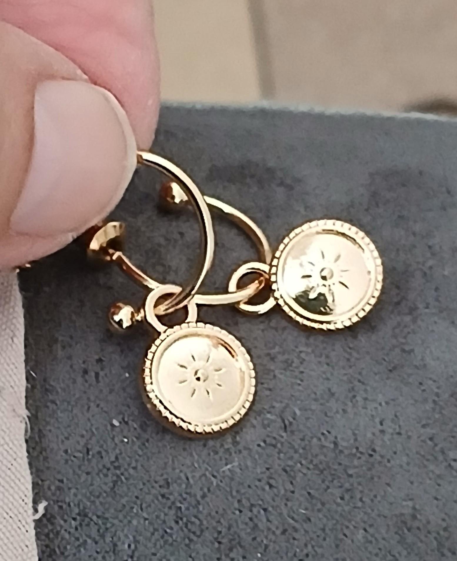 troc de troc reserver troqueuse un boucle d oreille image 0