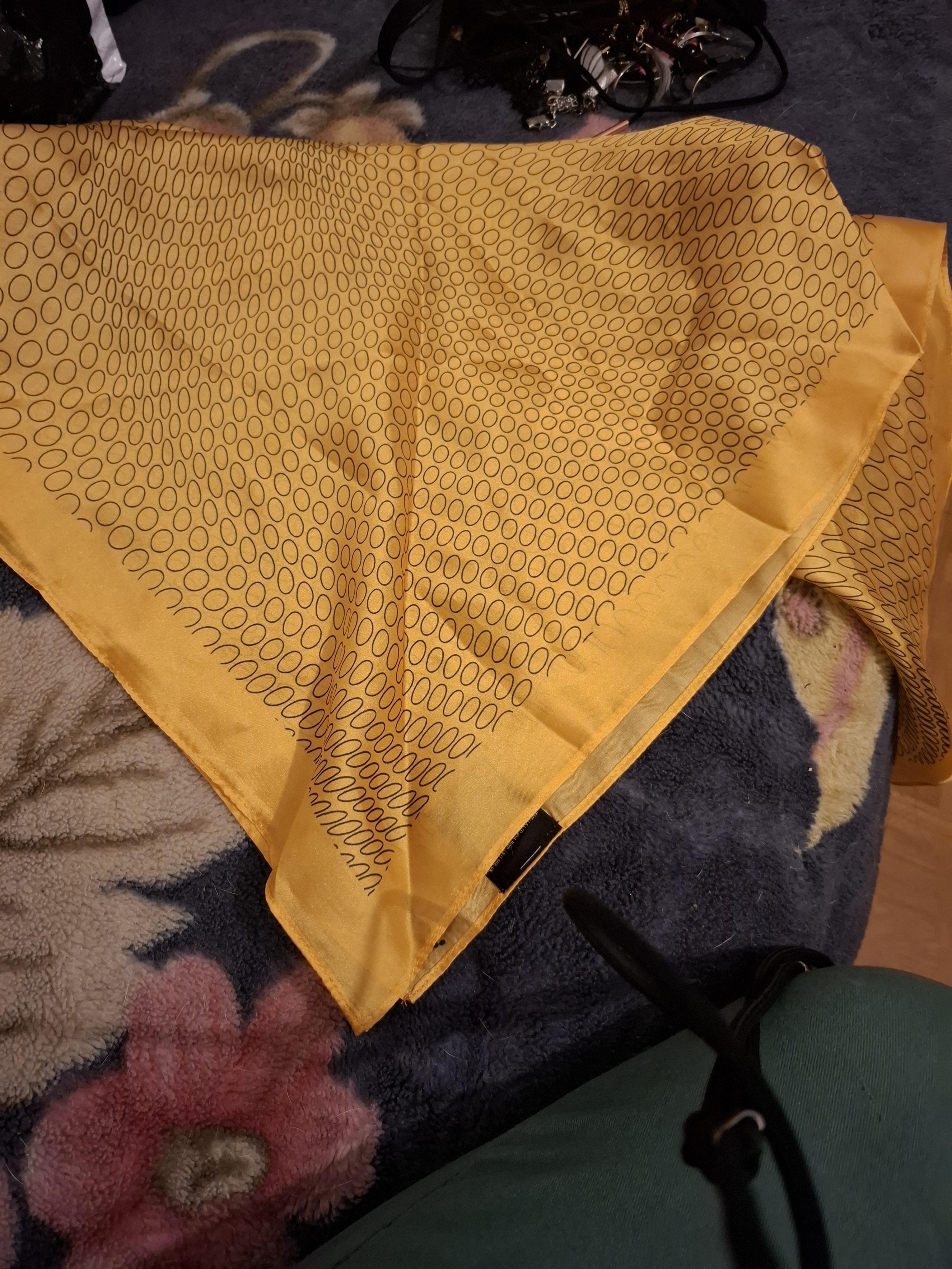 troc de troc foulard jaune image 0