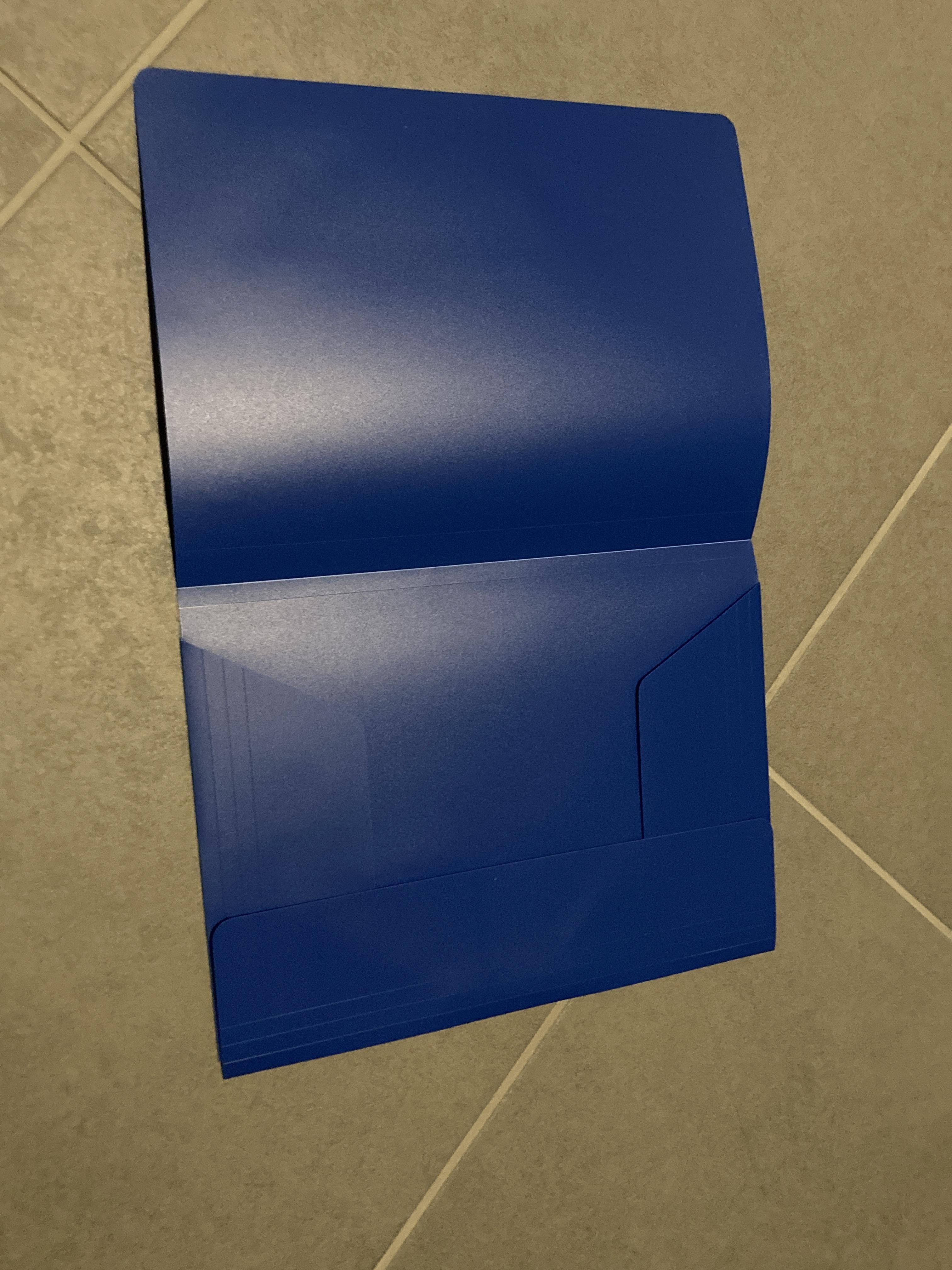 troc de troc chemise en plastique bleue image 2