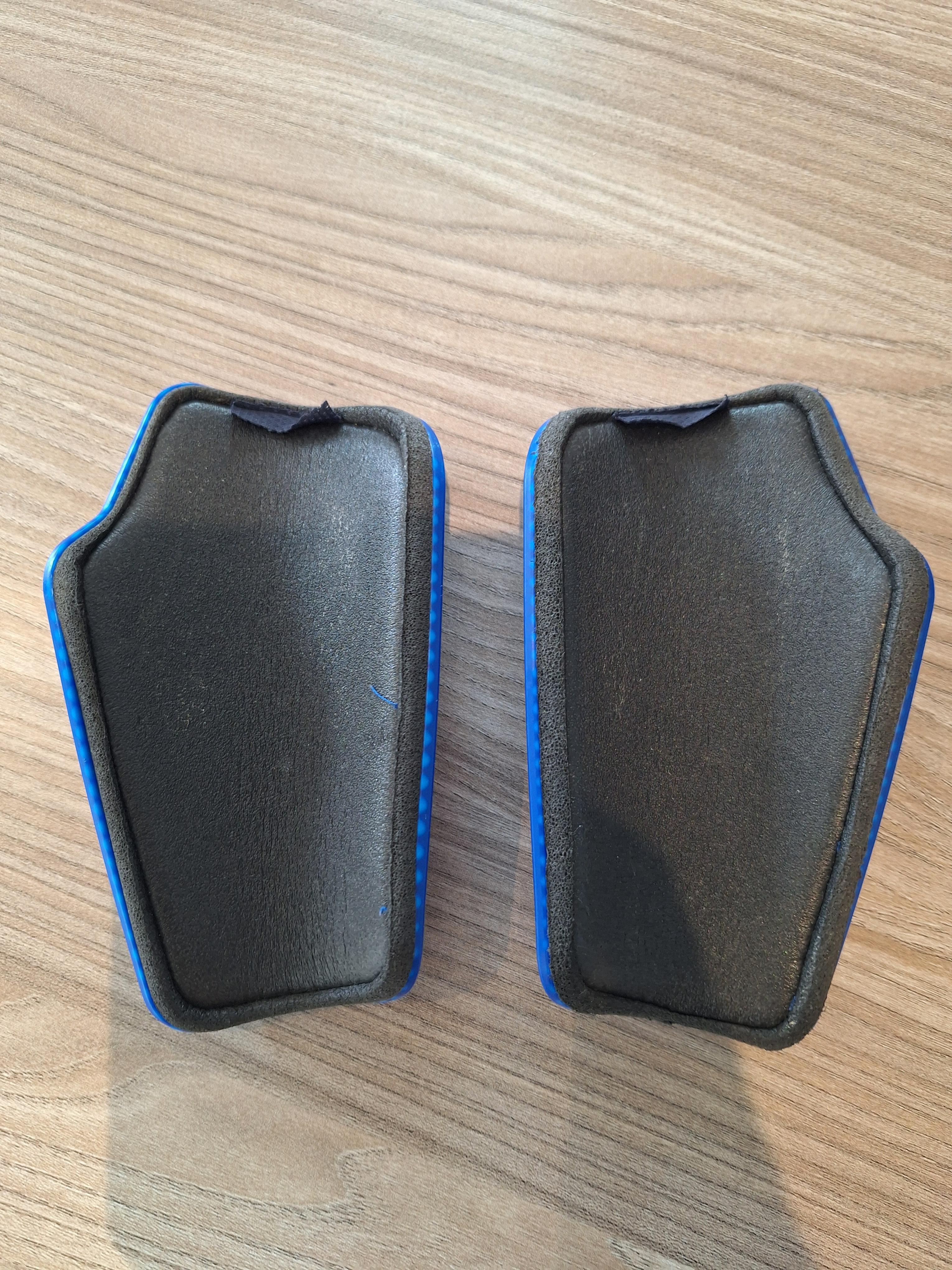 troc de troc protège tibia enfant kipsta pour footballeur image 1