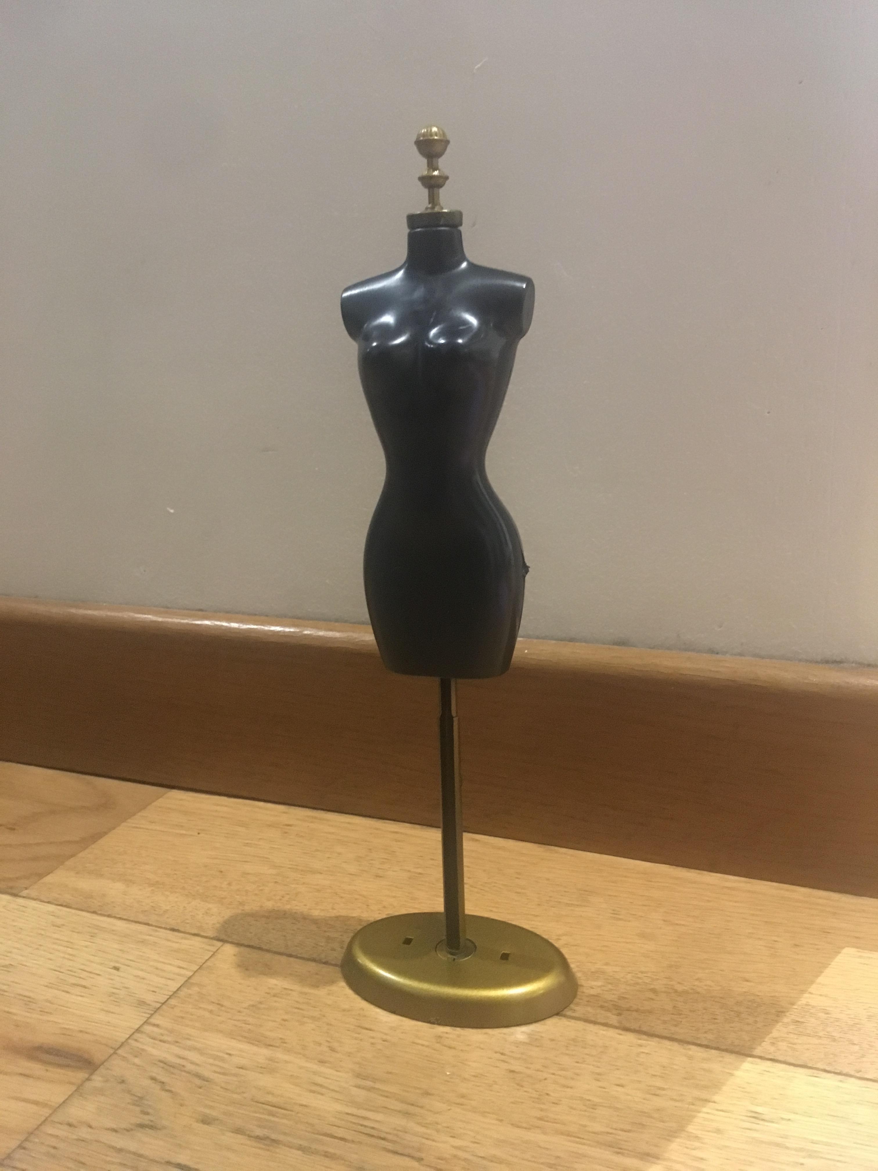 troc de troc lot de 2 mannequins pour habits de poupées image 0
