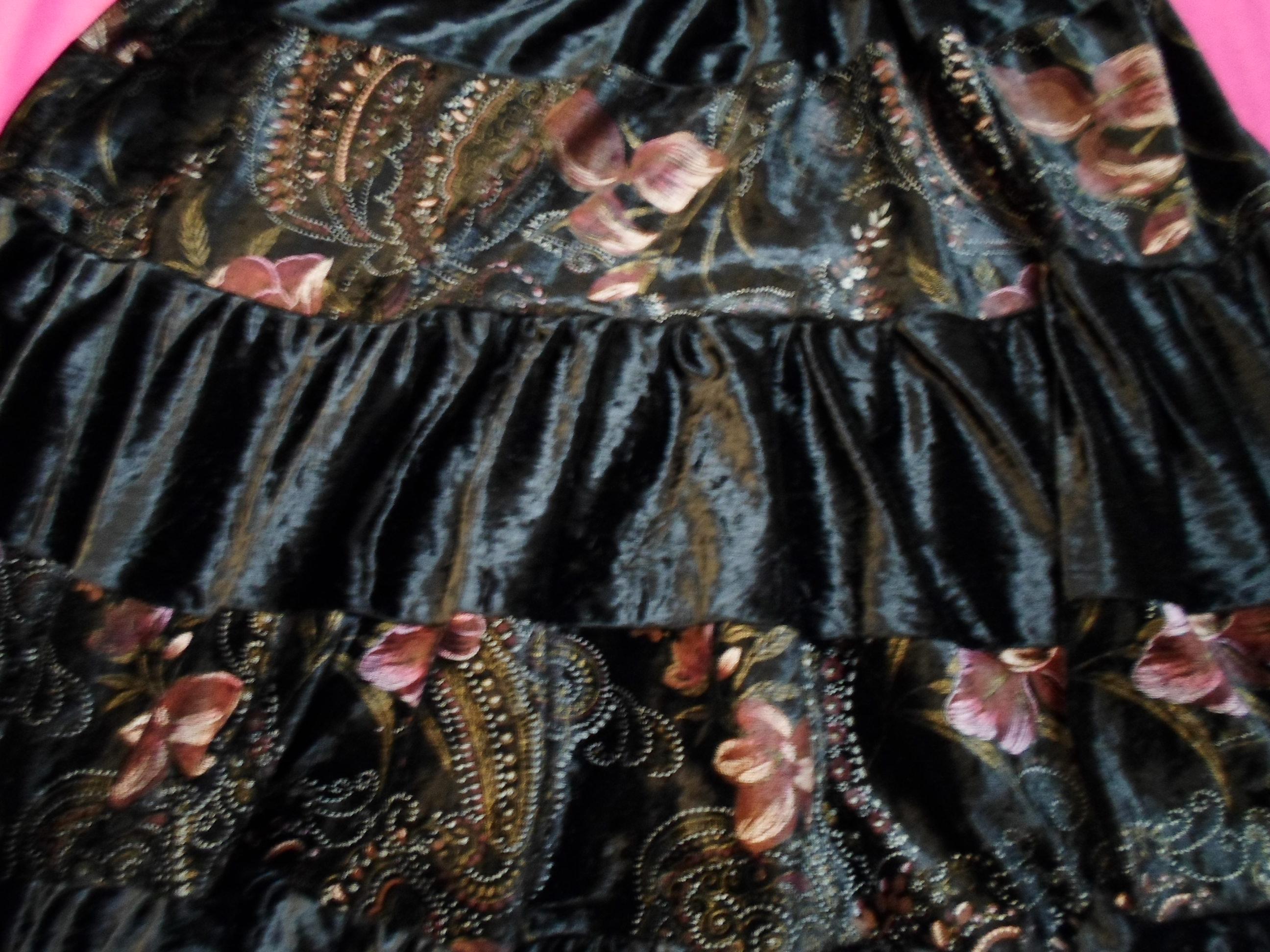 troc de troc jupe noire en velours motifs cachemire et floraux image 1