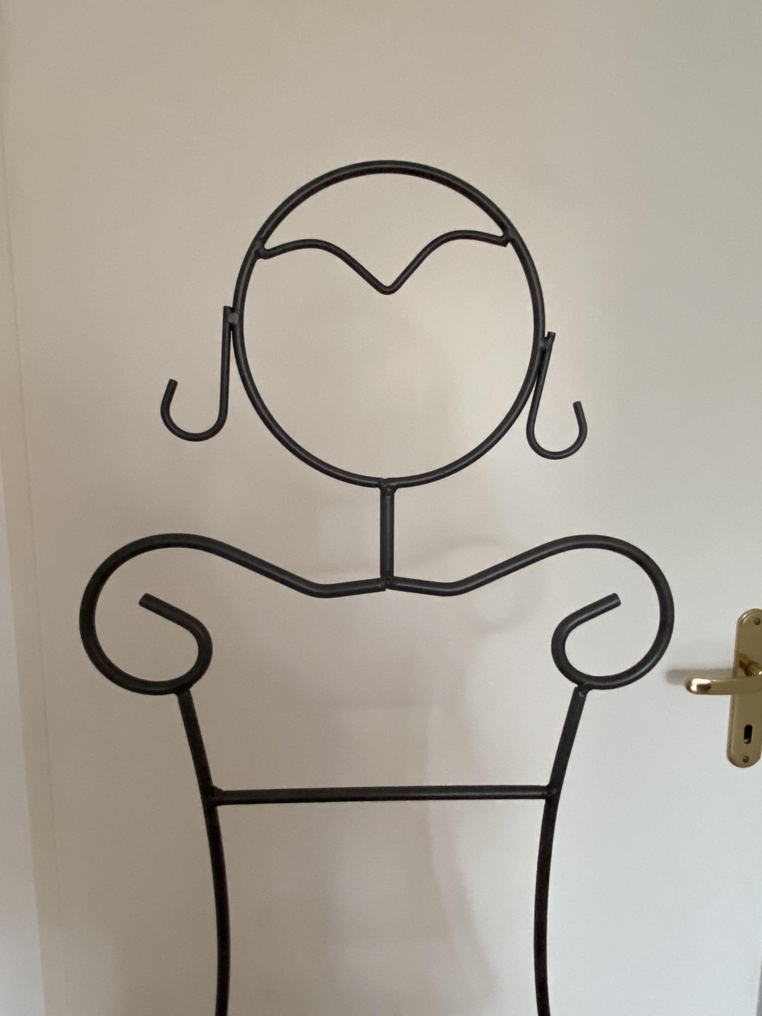 troc de troc valet à vêtements féminin en forme de fillette à couettes image 1