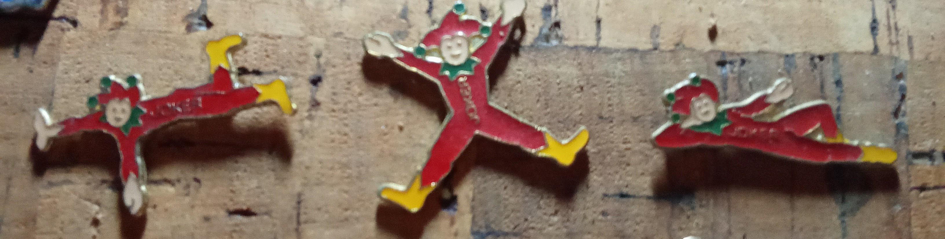 troc de troc 3 pin's joker avec attache image 0