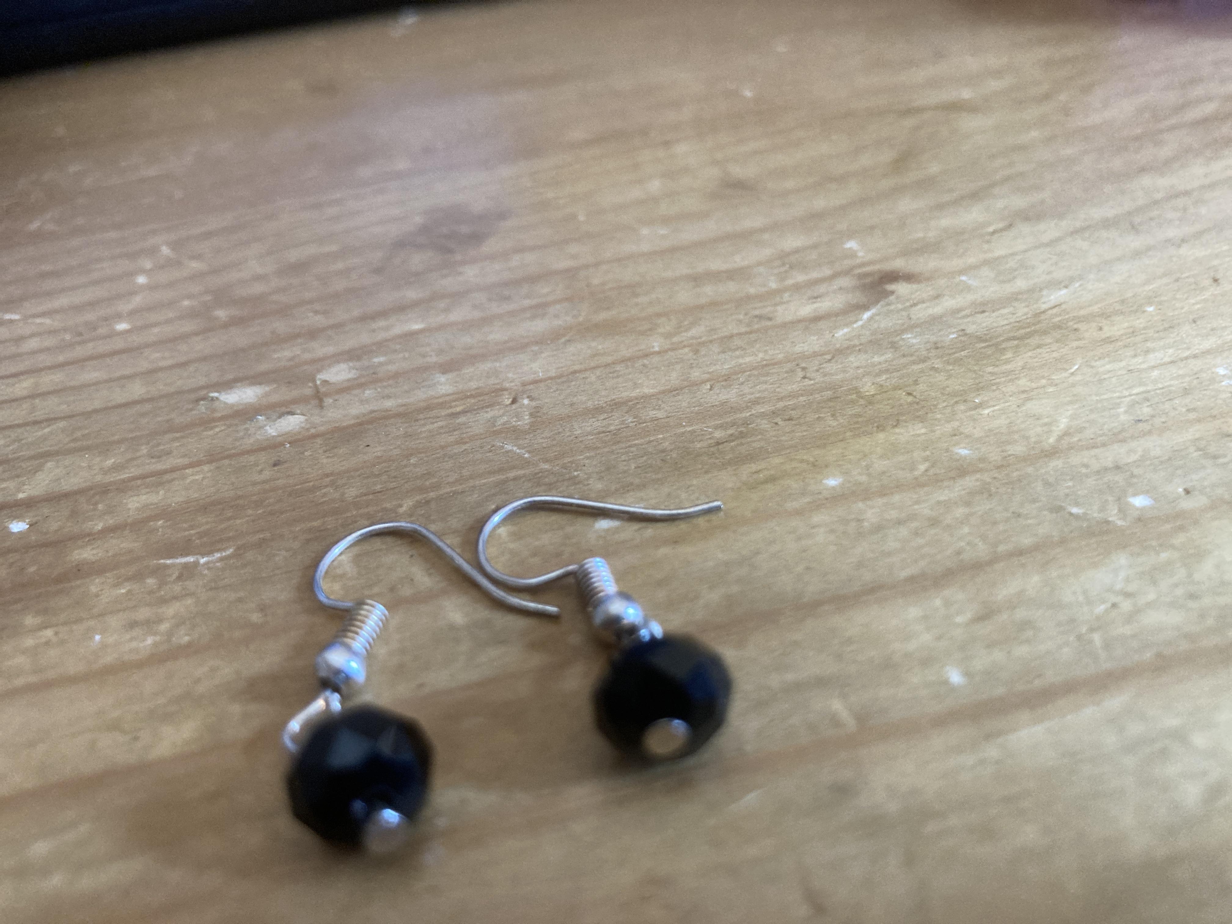 troc de troc boucles d’oreilles pendantes perles noires image 2
