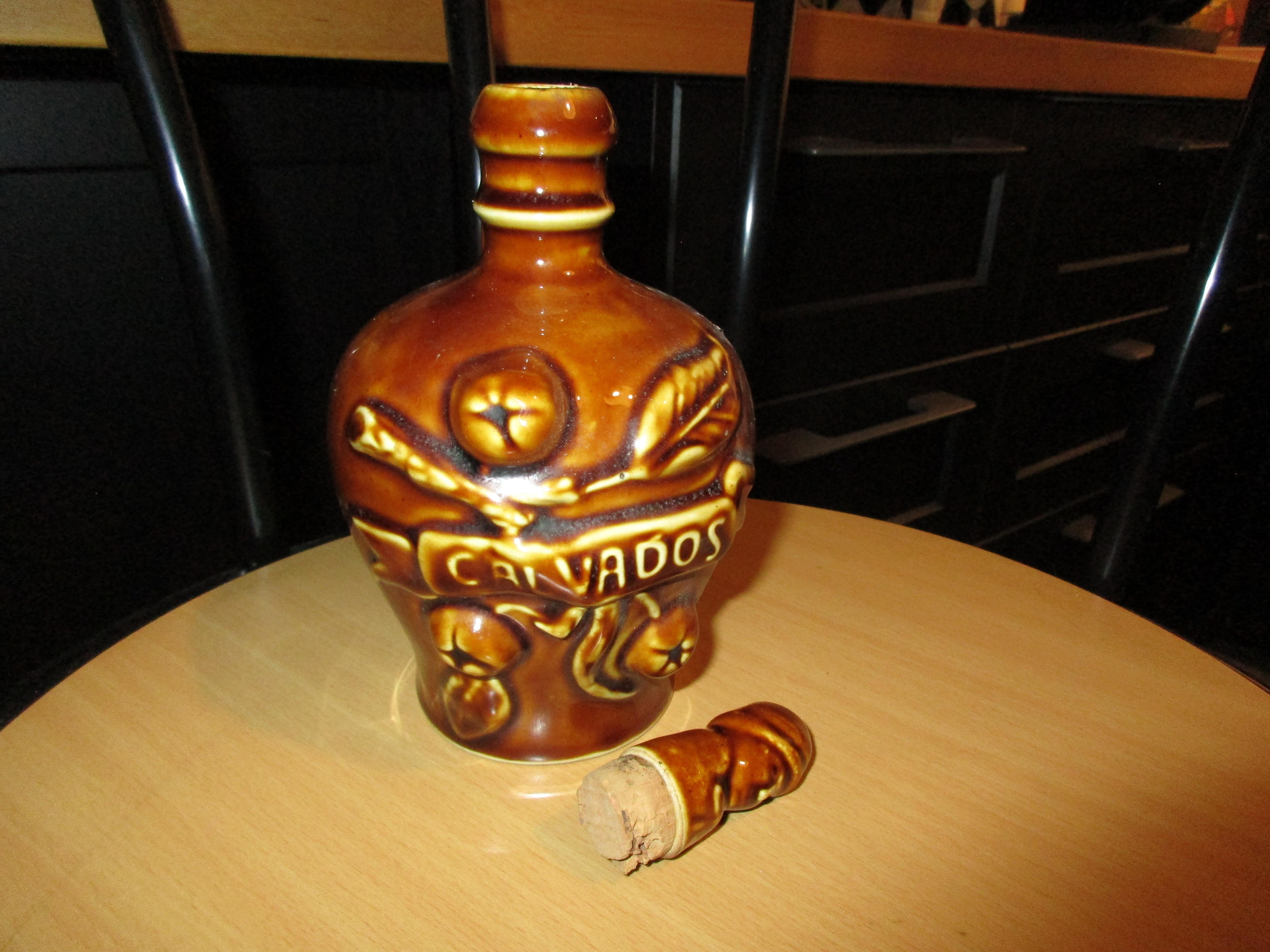 troc de troc bouteille vide vintage calvados tbé image 1