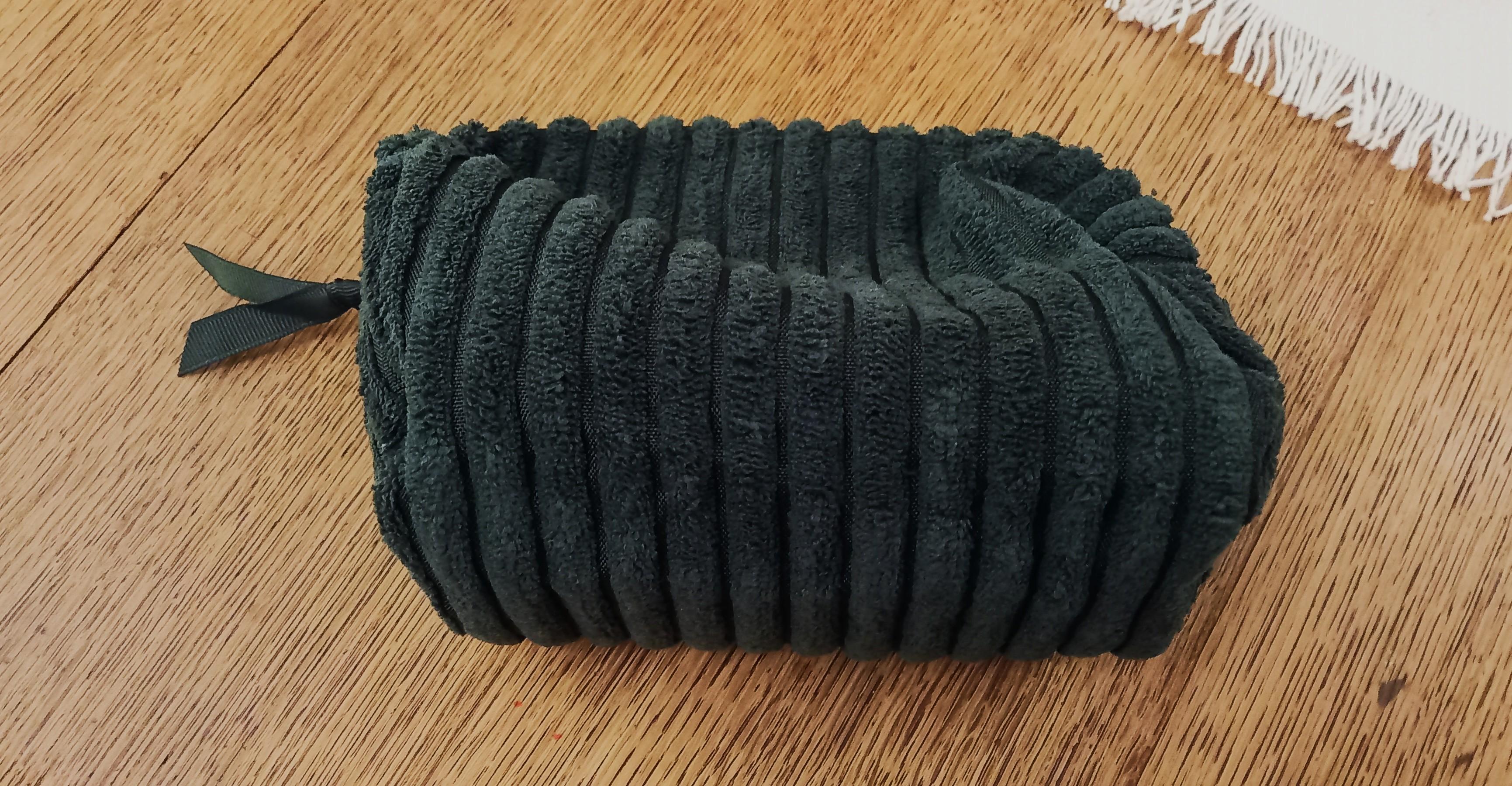 troc de troc trousse verte foncée en velours. image 2