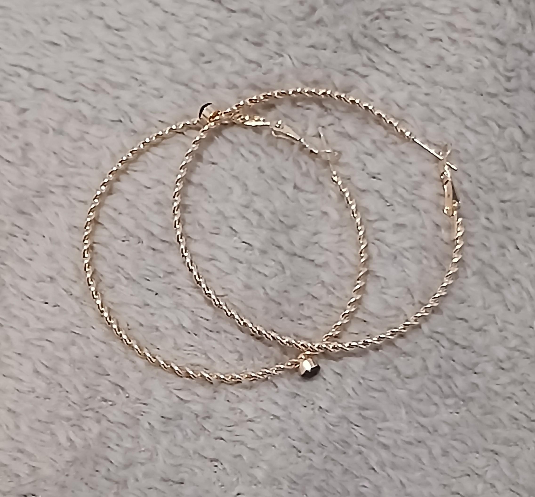 troc de troc une paire de boucle d oreille image 1