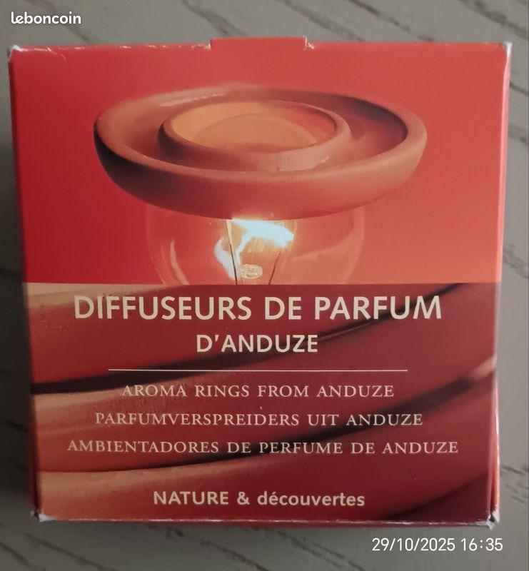 troc de troc diffuseur de parfum en argile. très bon état image 0