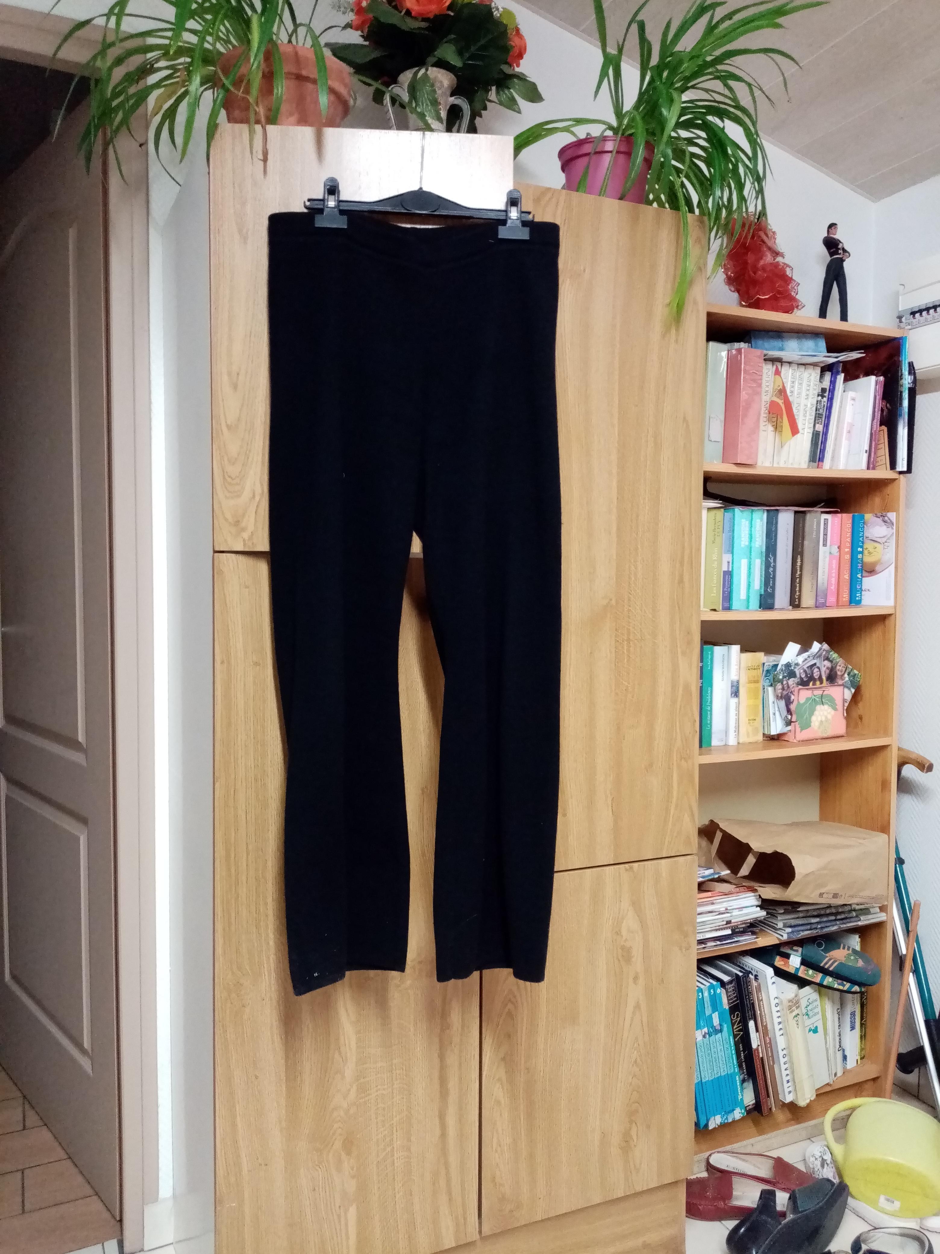troc de troc pantalon noir neuf taille  42/44  100%  acrylique   10  noisettes image 0