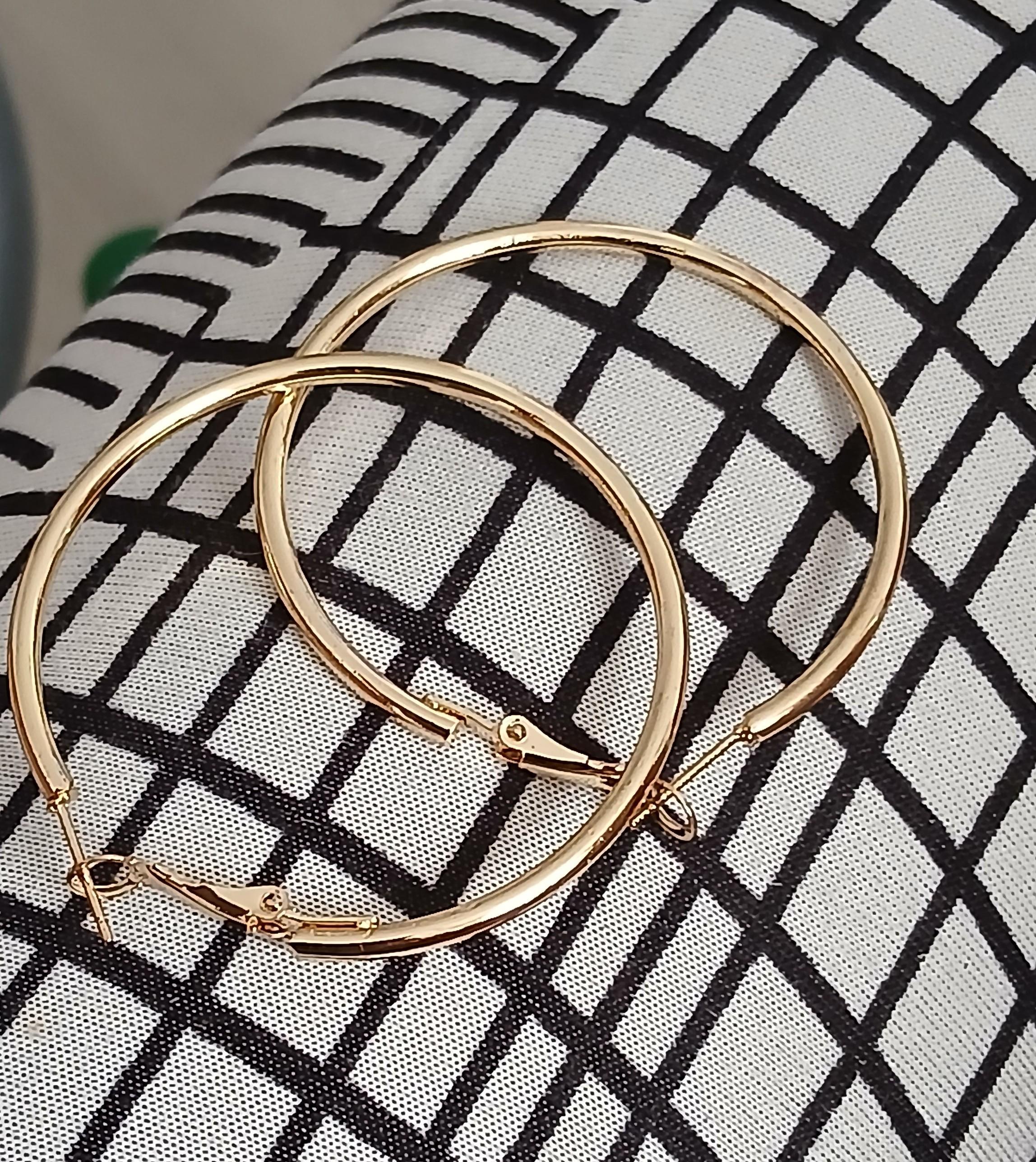 troc de troc une paire de boucle d oreille image 0