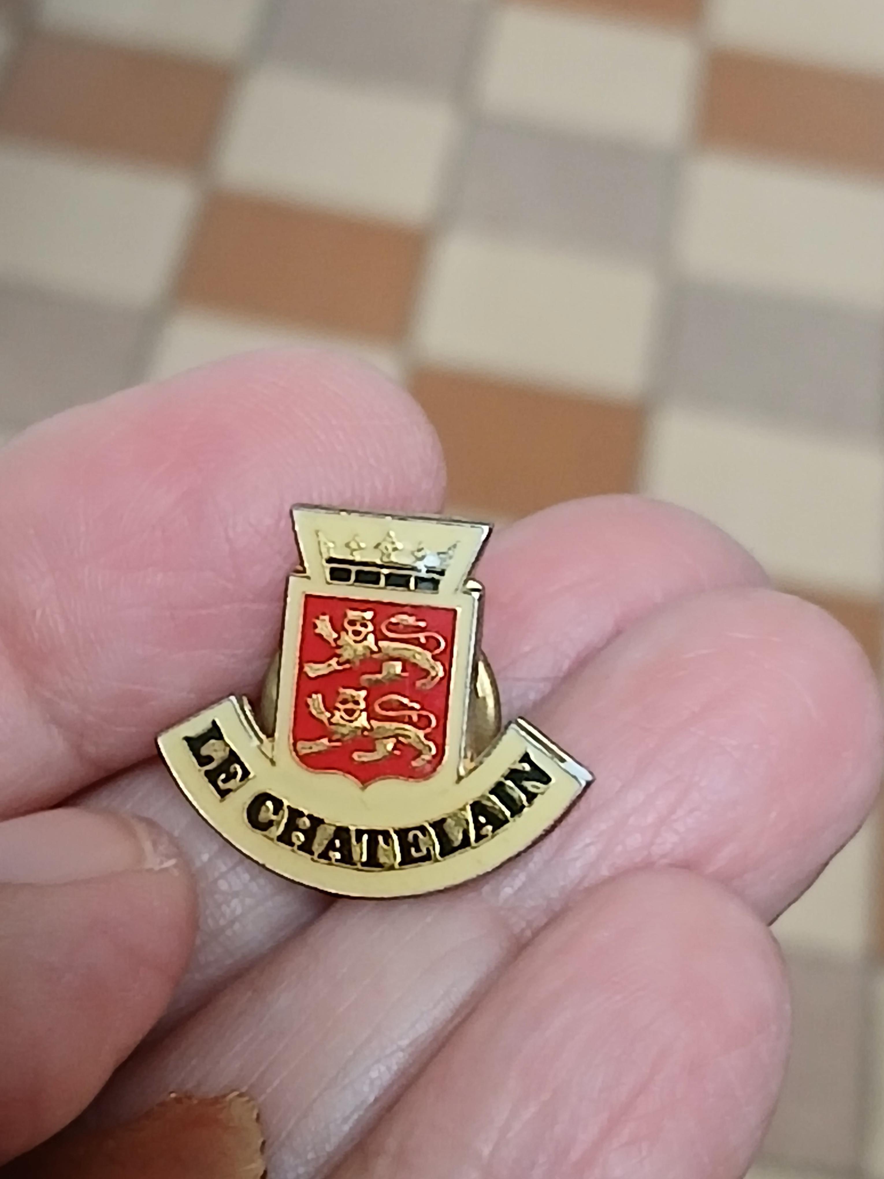 troc de troc reserver sophie  un pins image 1