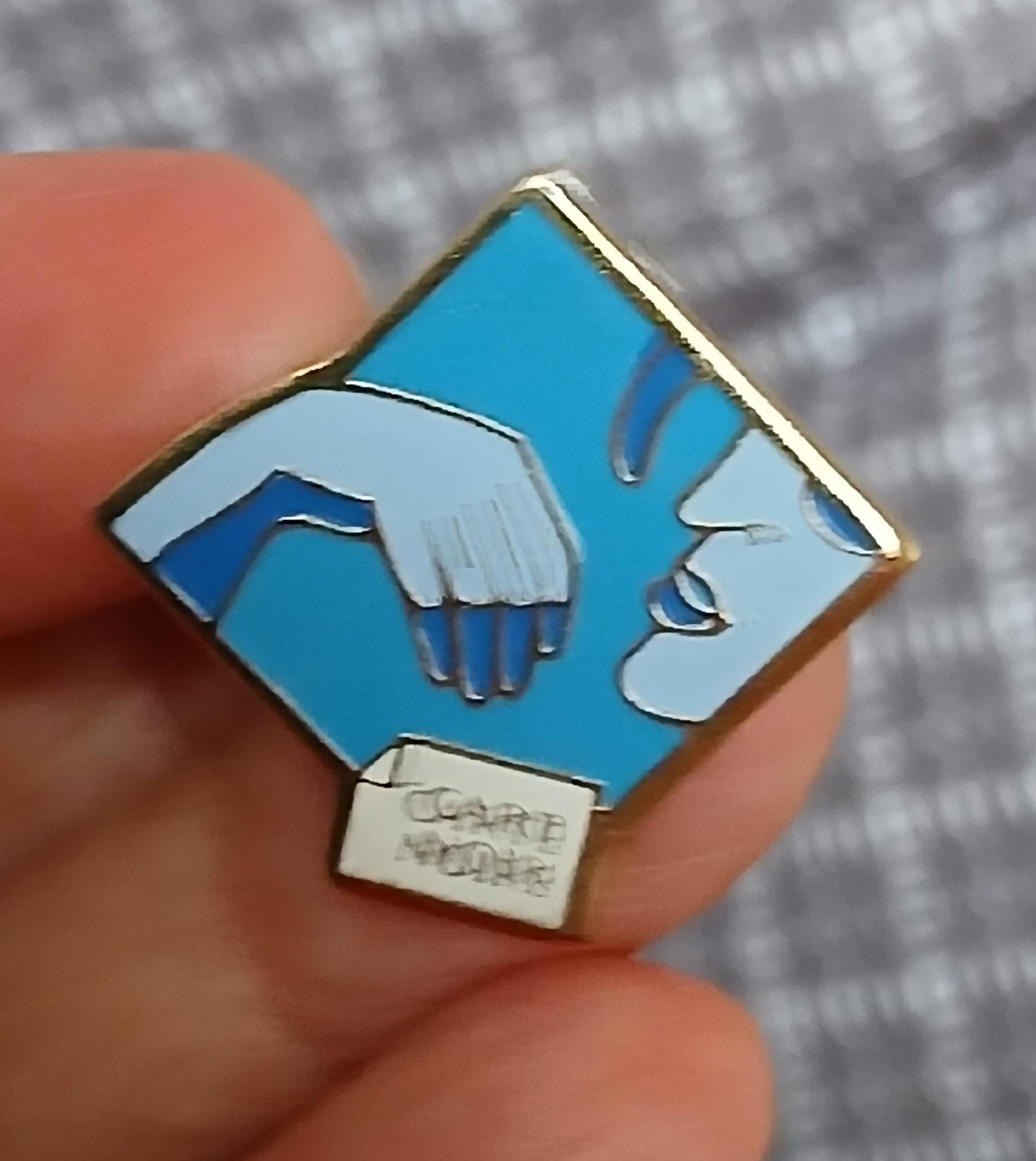 troc de troc reserver. pins ' carte noir ' image 0