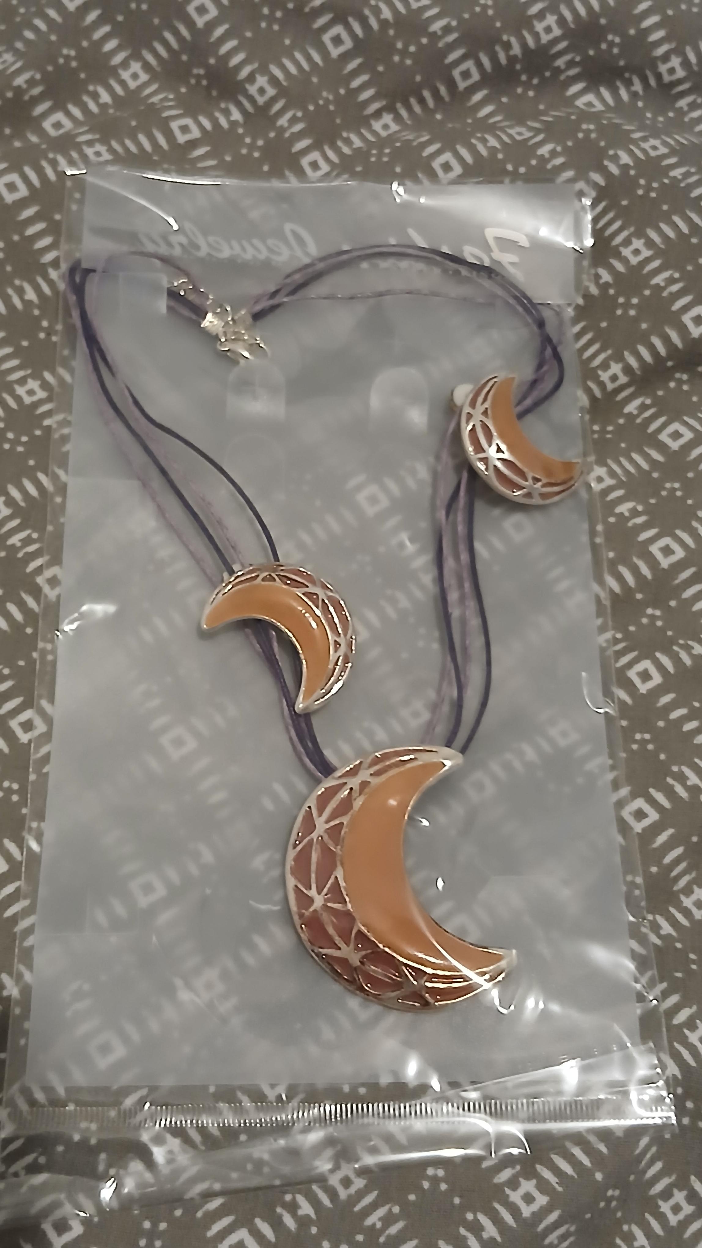 troc de troc reserver cerise22  collier femme image 0