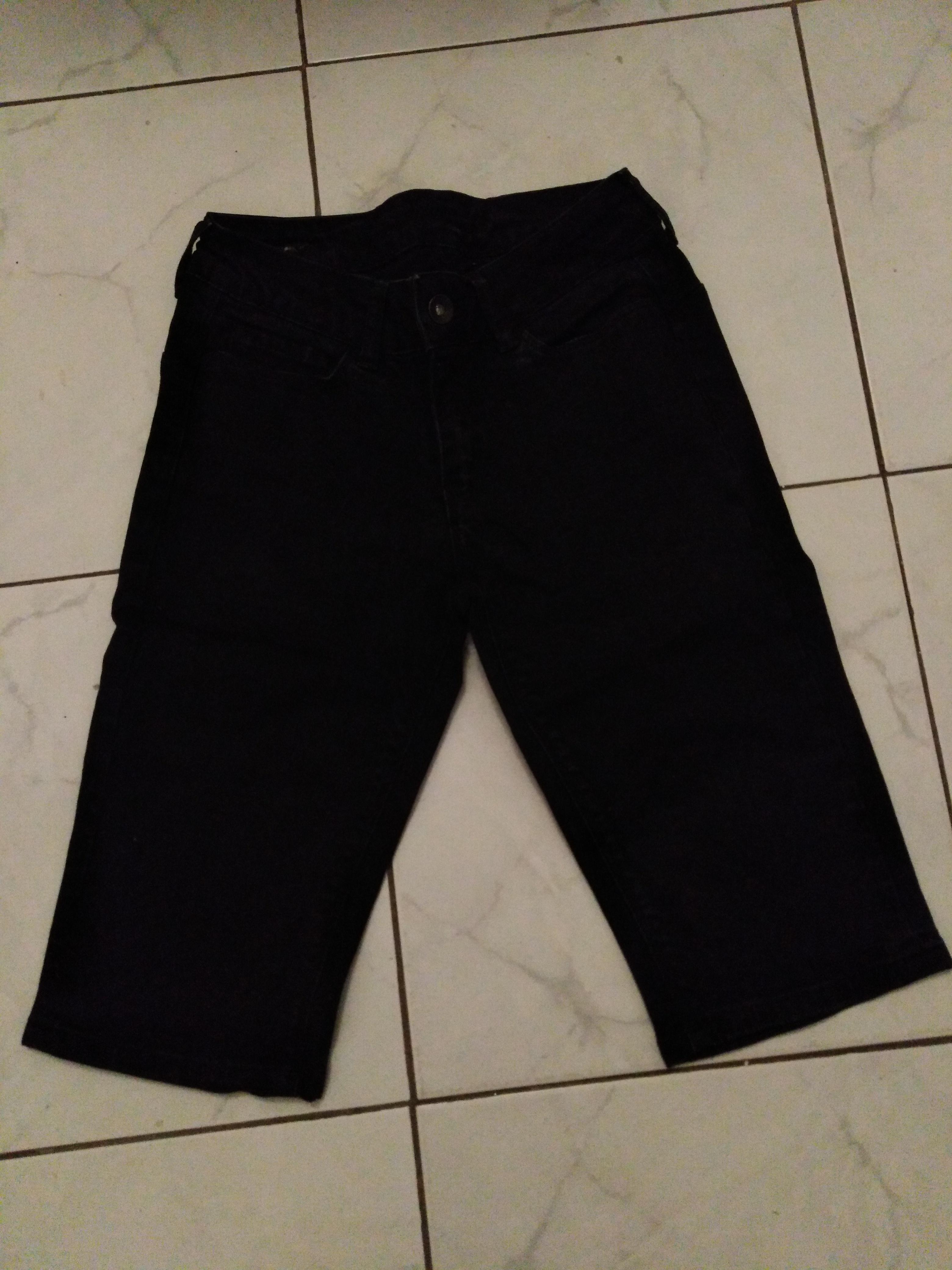 troc de troc pantacourt jeans noir taille 36 image 0