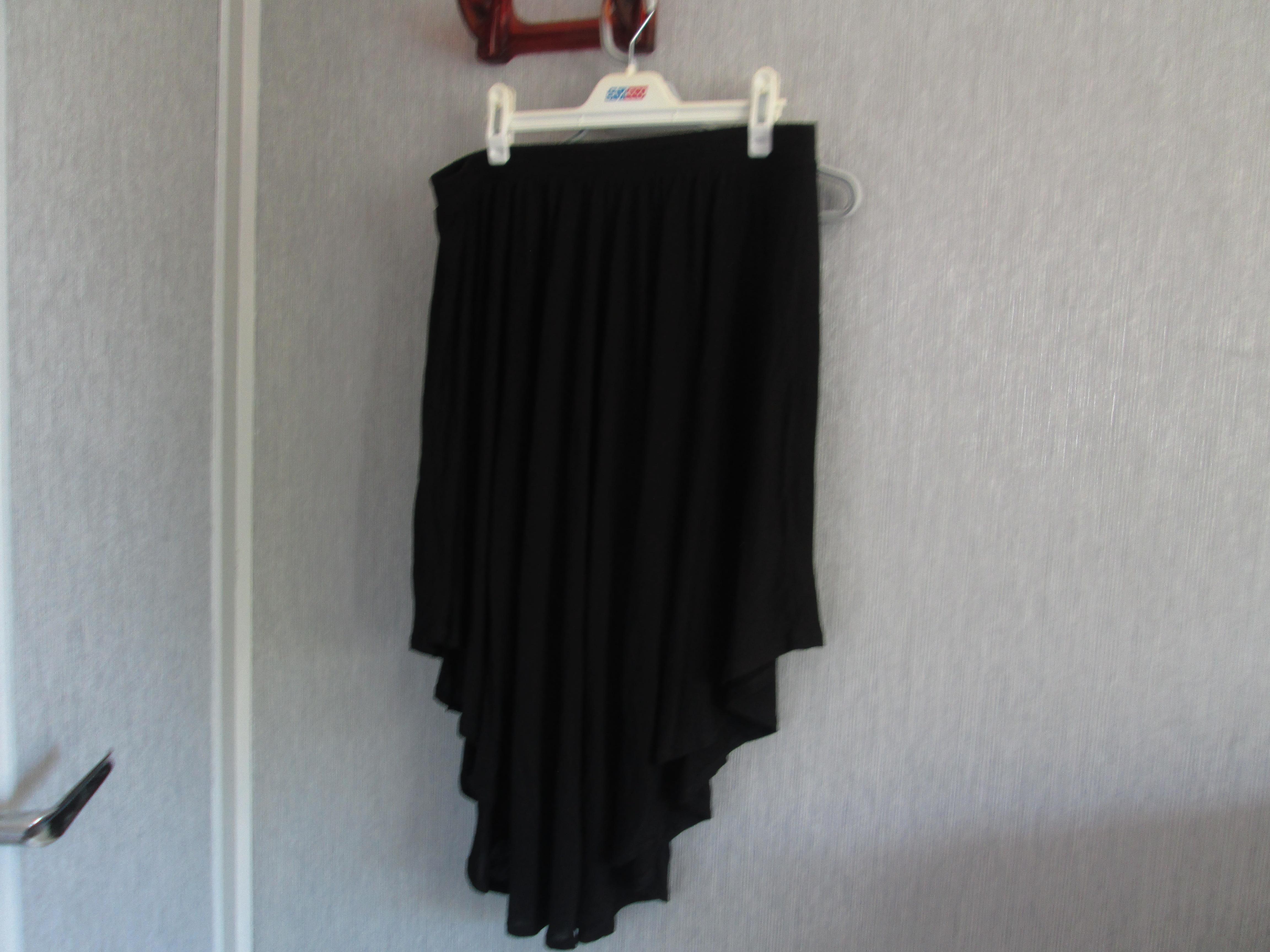 troc de troc jupe noir taille 44/46 asymetrique 5 noisettes image 0