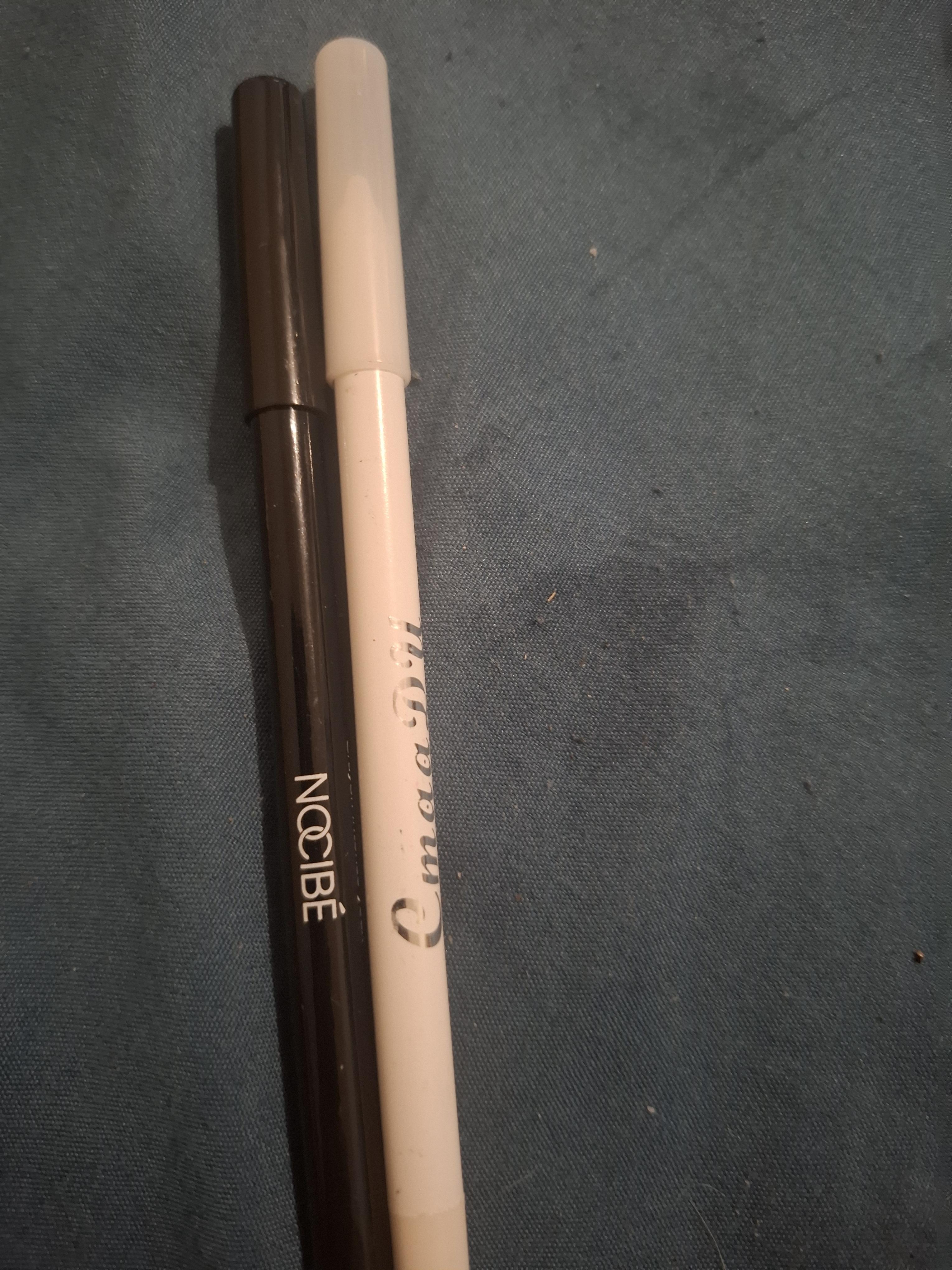 troc de troc crayons blanc et noir image 0