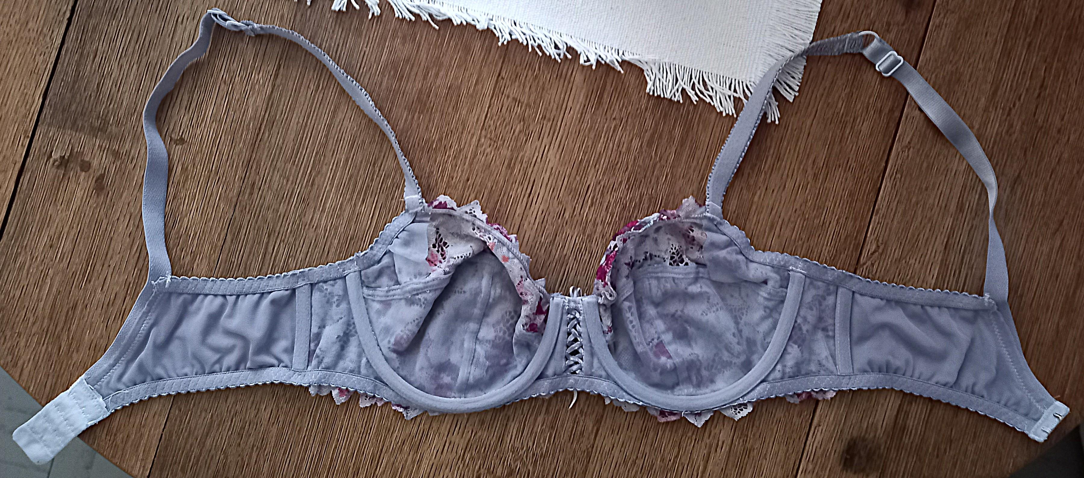 troc de troc soutien-gorge. image 1