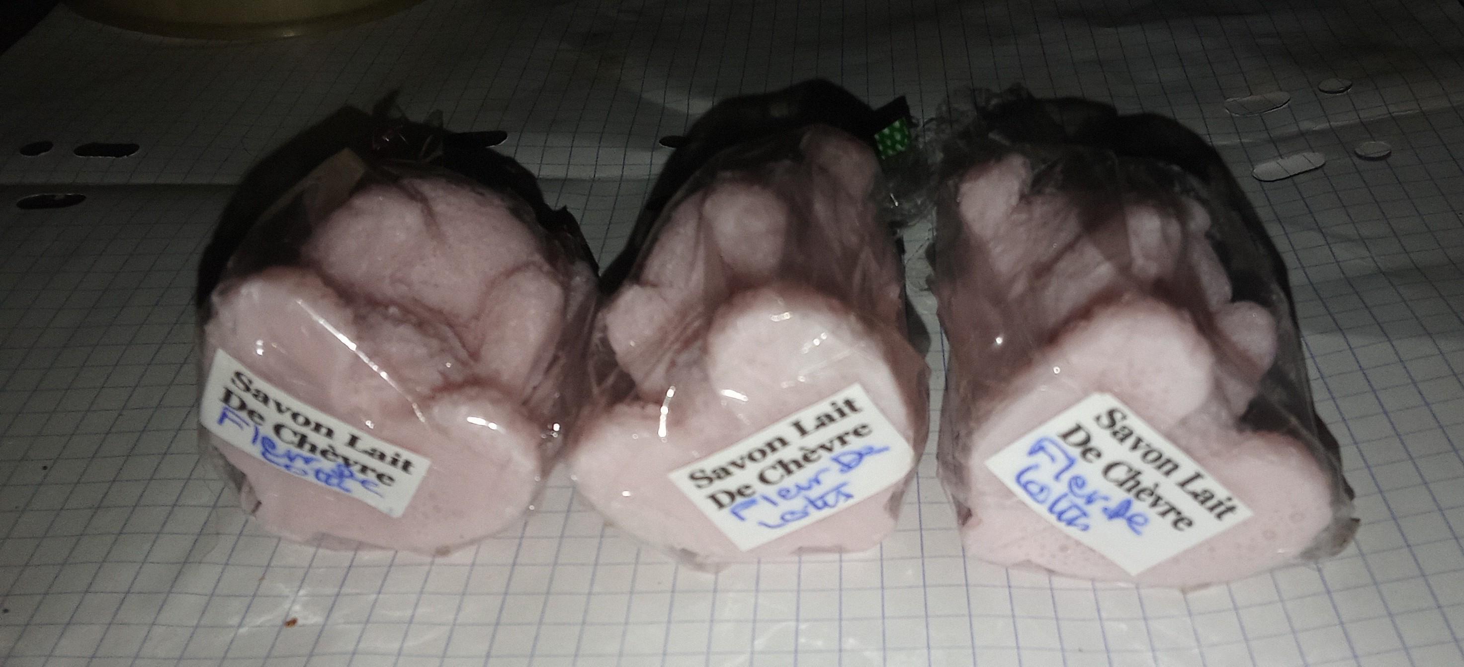troc de troc lot de 3 oursons savon au lait de chèvre artisanale image 1