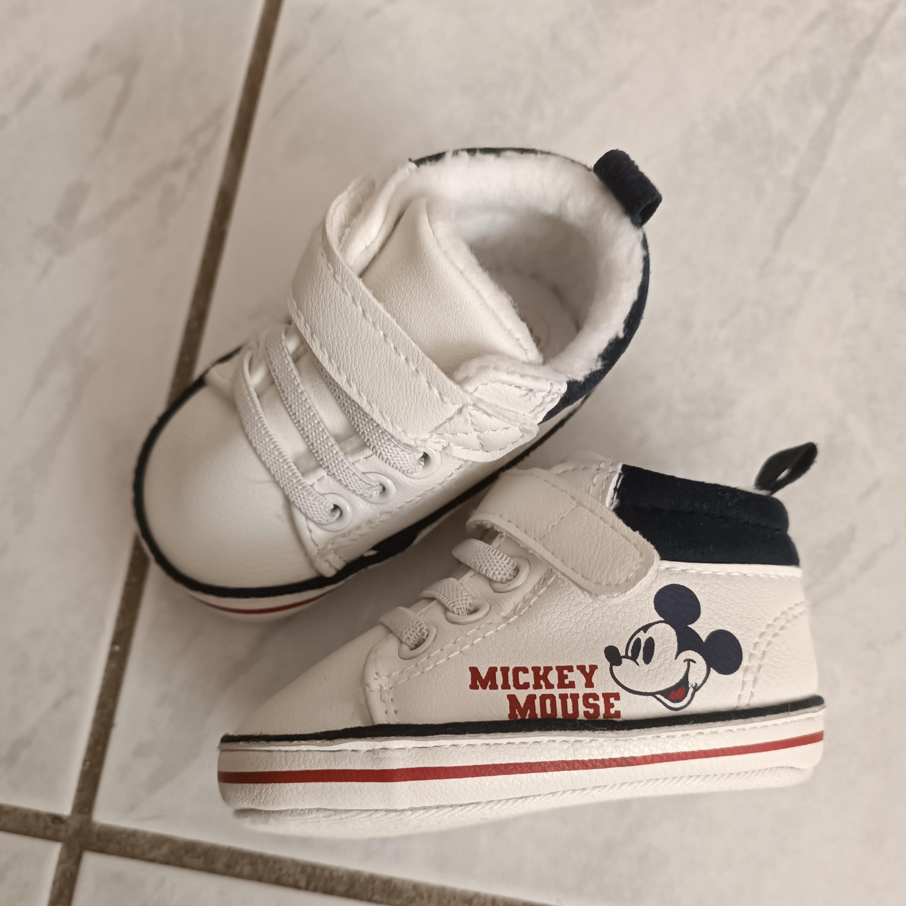 troc de troc baskets 6-9 mois image 1