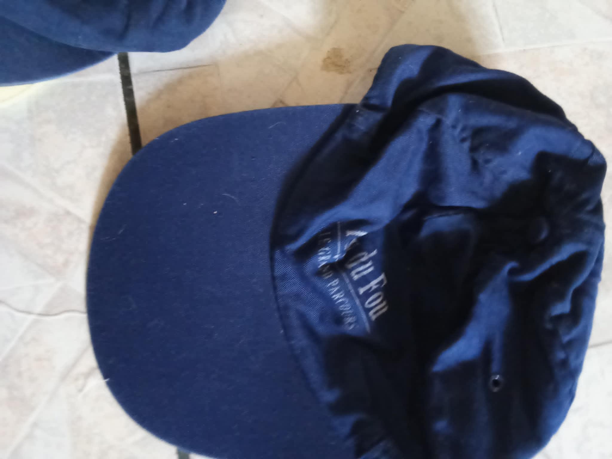 troc de troc casquette bleu marine puy du fou  reglabe coton image 0