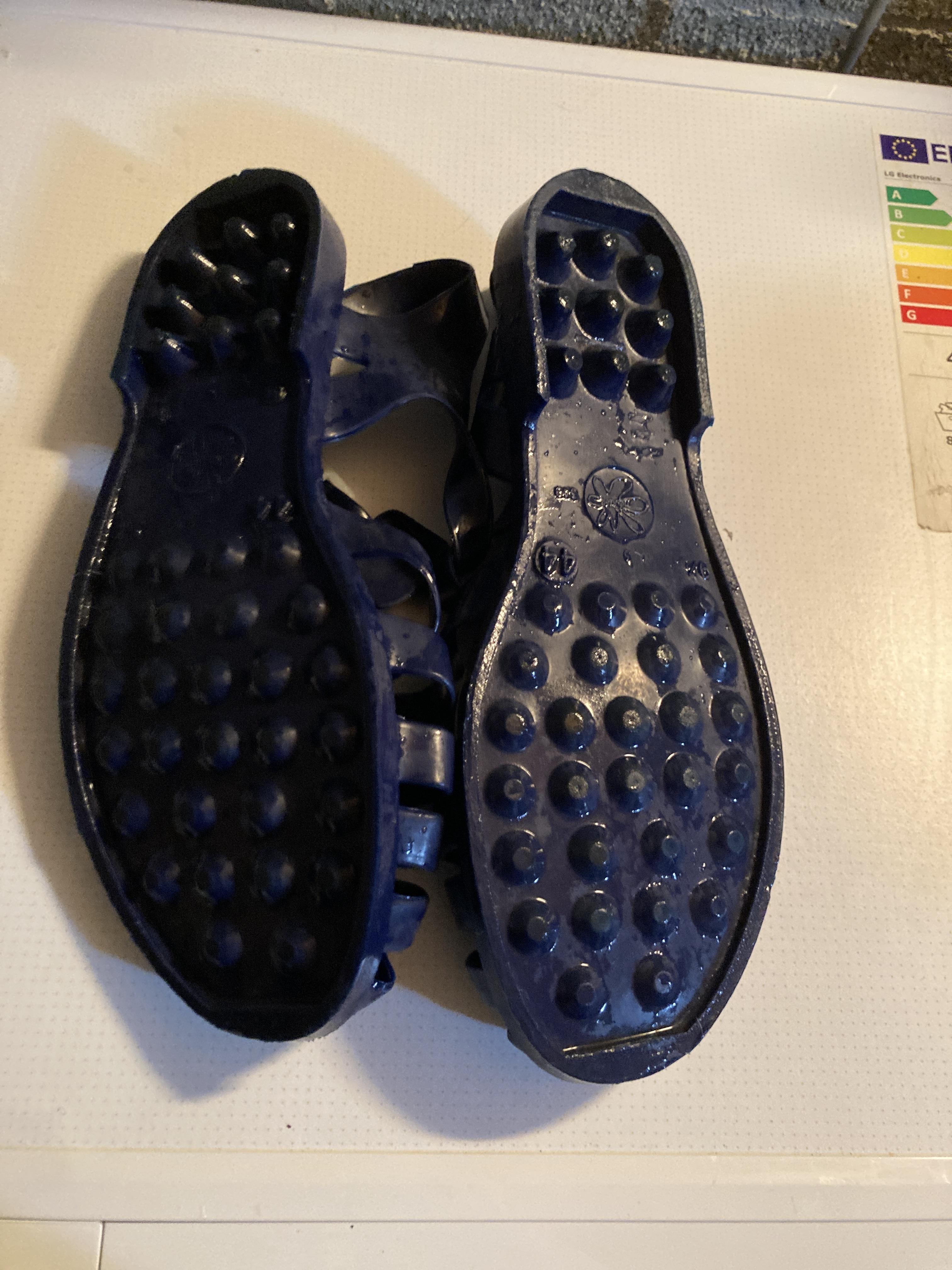 troc de troc sandales en plastique taille 44 image 1