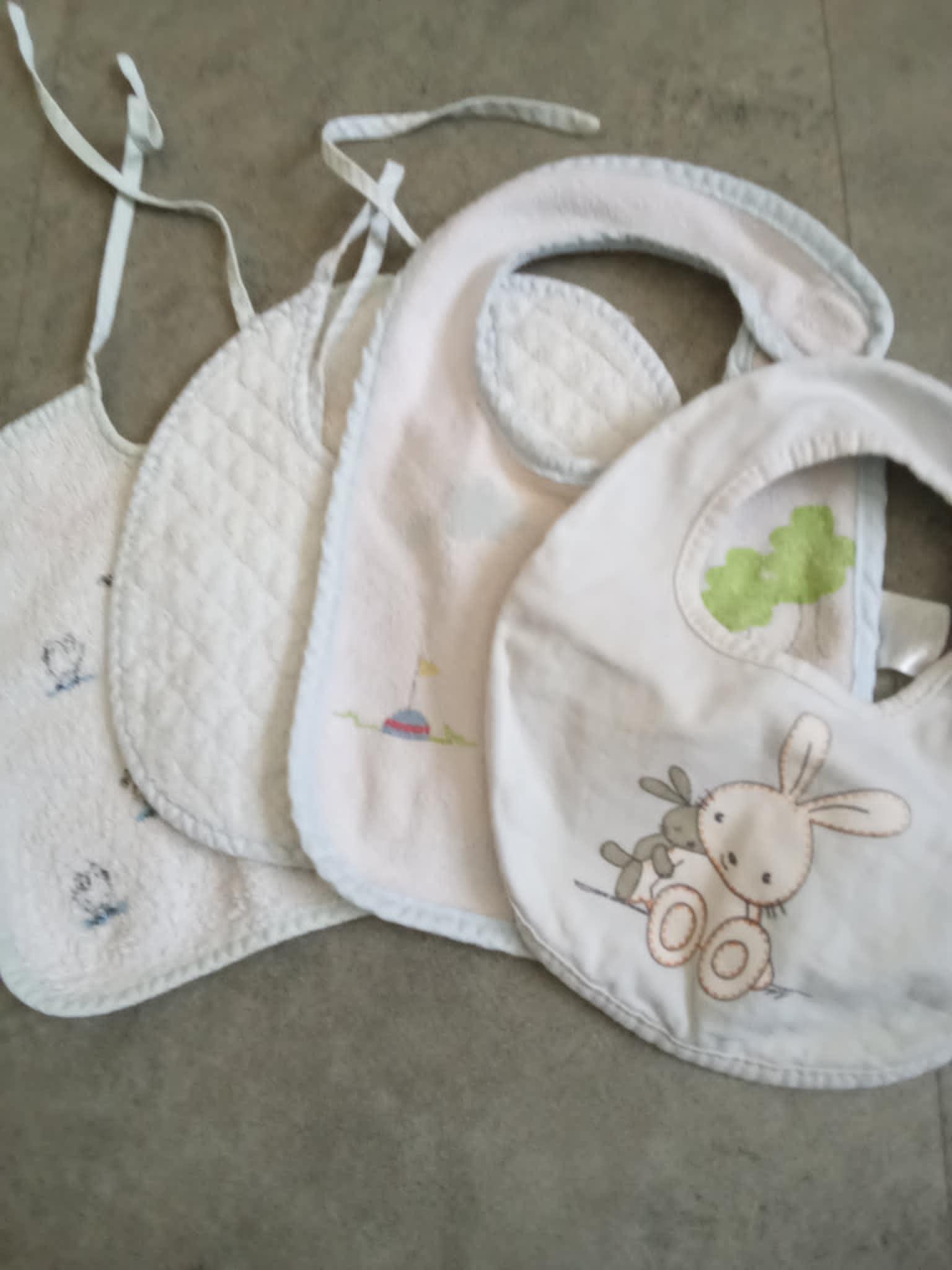 troc de troc 4 bavoirs mais deja servi image 0