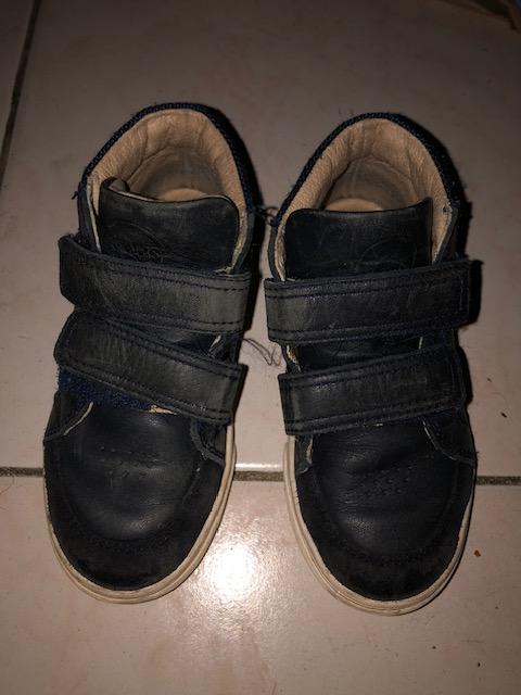troc de troc chaussures enfant attaches scratch pointure 26 bon état image 0