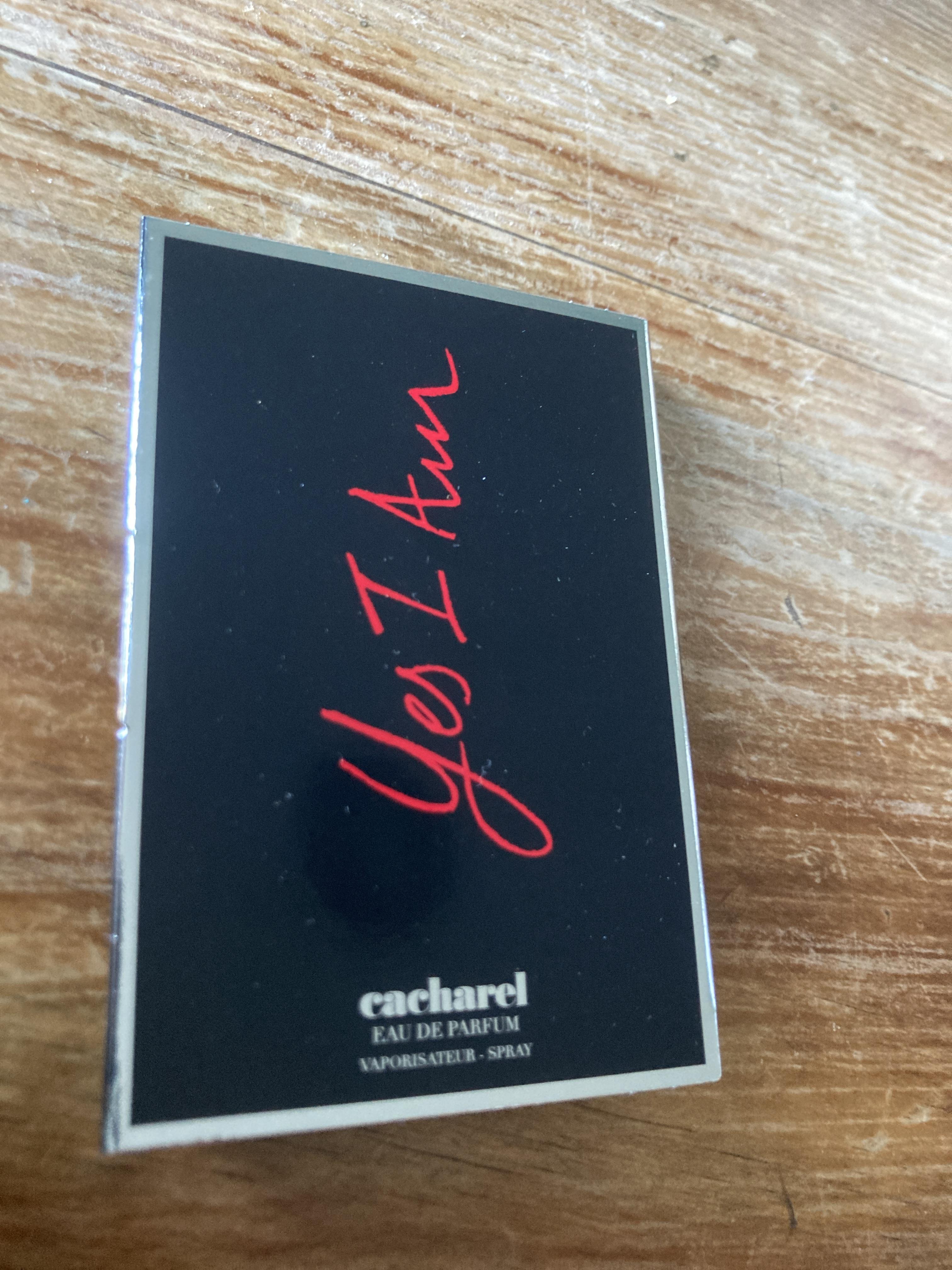 troc de troc Échantillon yes i am cacharel image 0