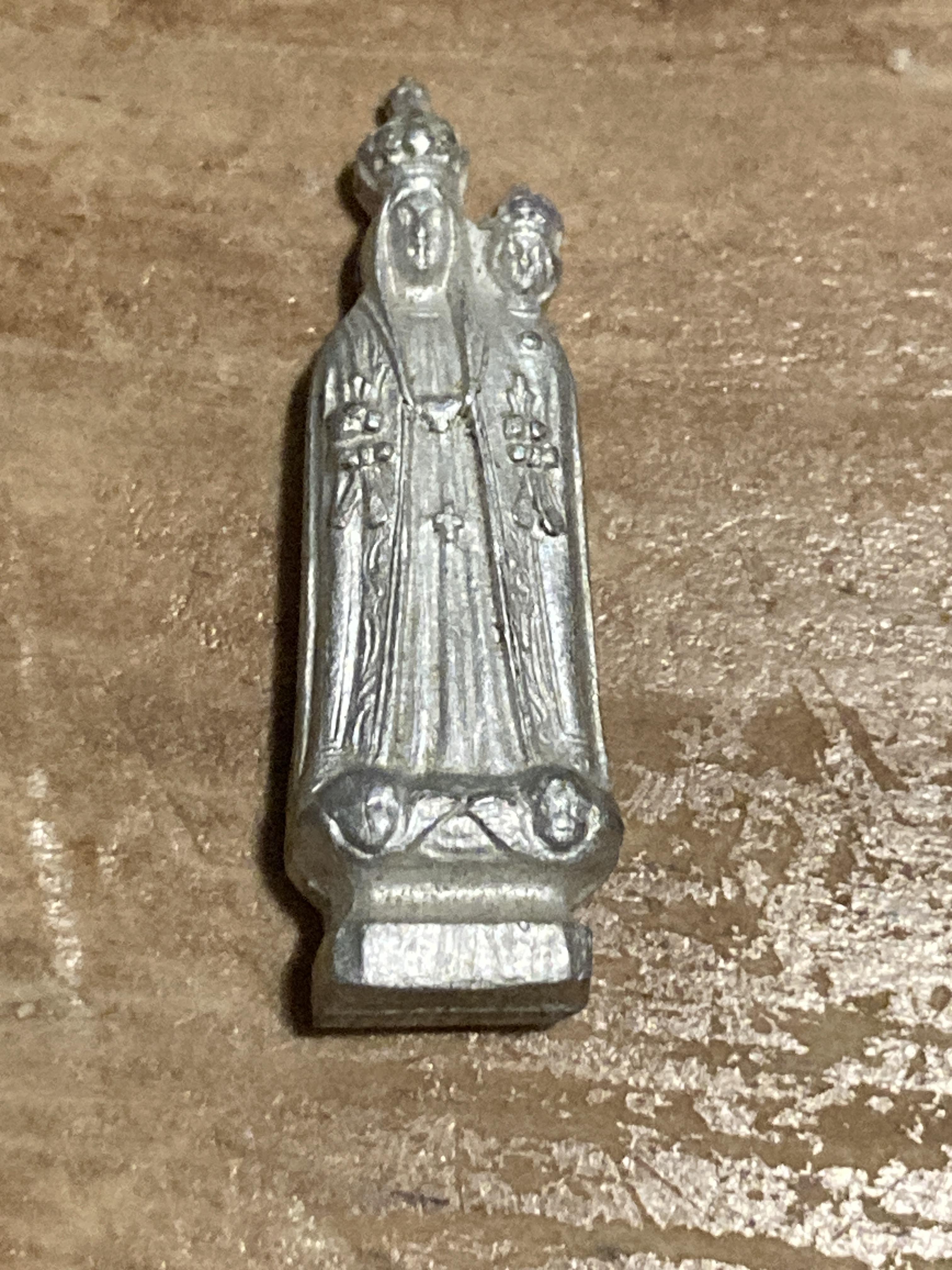 troc de troc fève métal très ancienne image 0