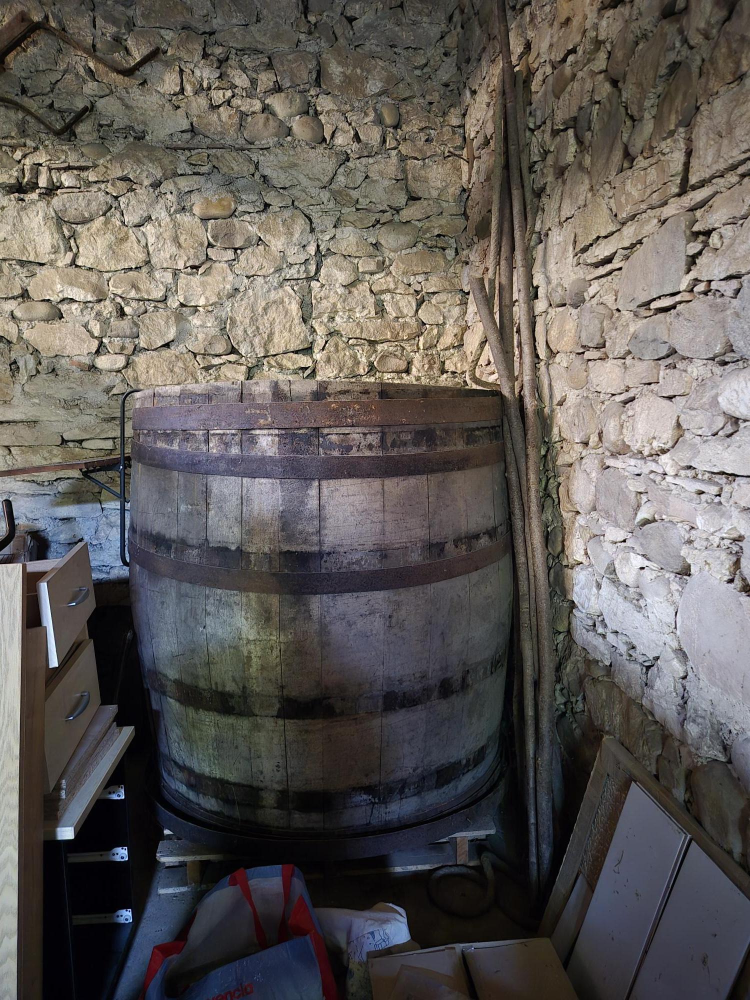 troc de troc echange ancien foudre à vin en bois – env. 20 à 25 hl image 0