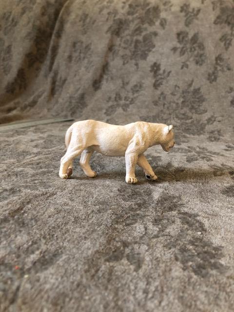 troc de troc figurine lionne 11,5cm de large approx. (petits défauts) image 1