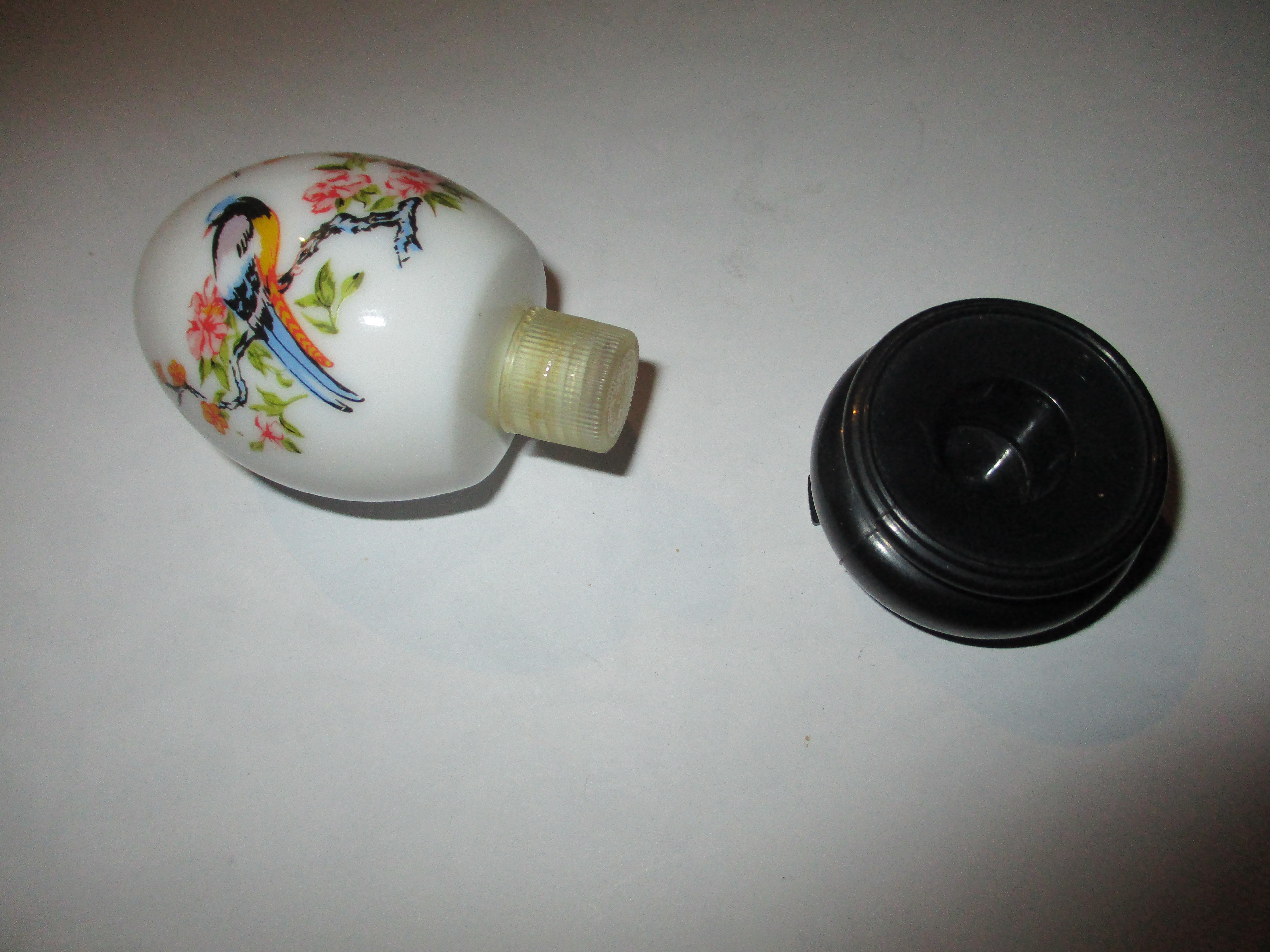 troc de troc flacon vide avon en forme d'oeuf image 1