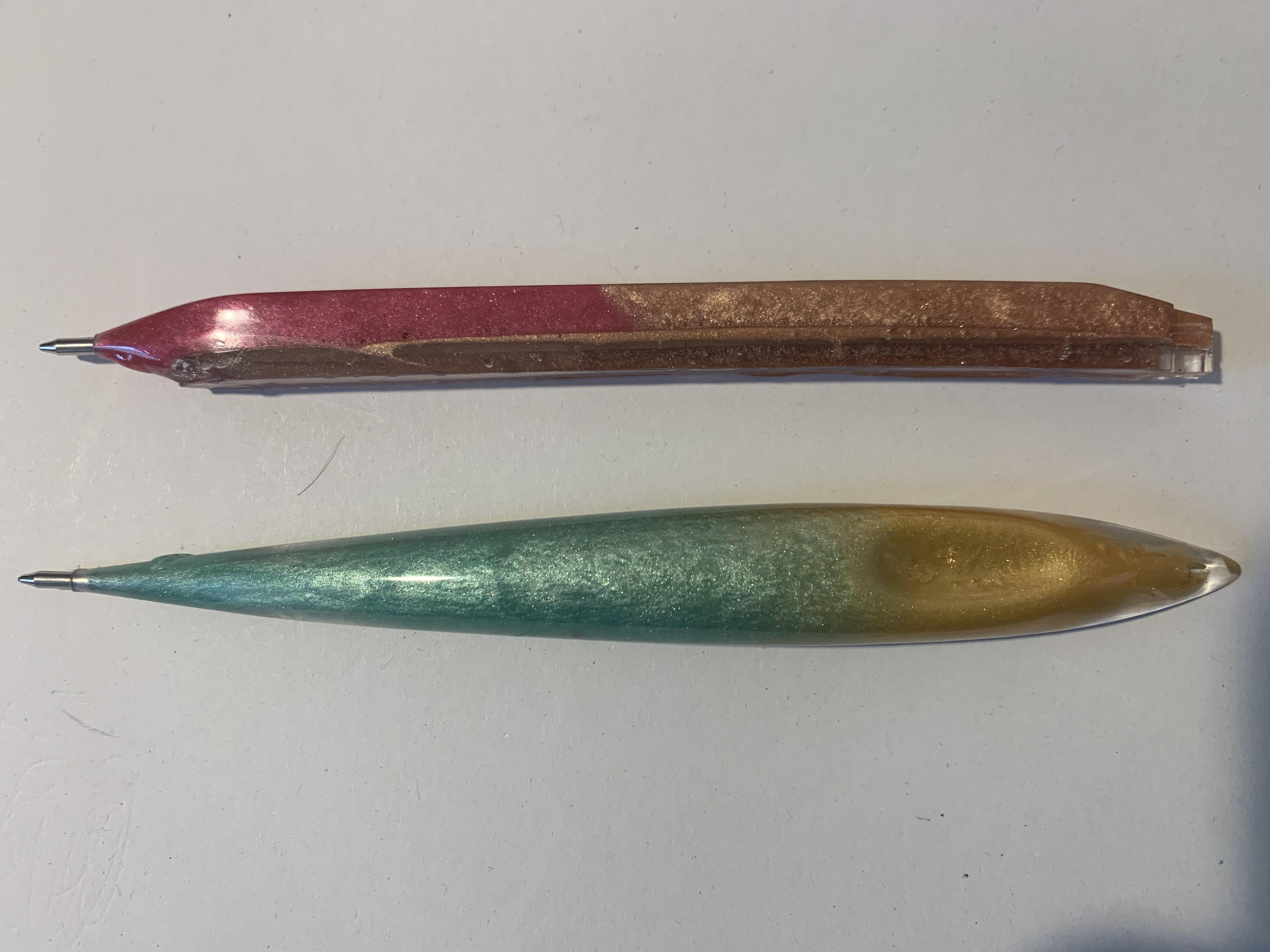 troc de troc deux. stylos bleus en résine, image 0