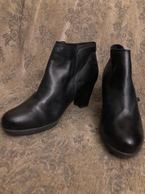 troc de troc bottines noires talon tamaris quasi neuves taille 40 image 0