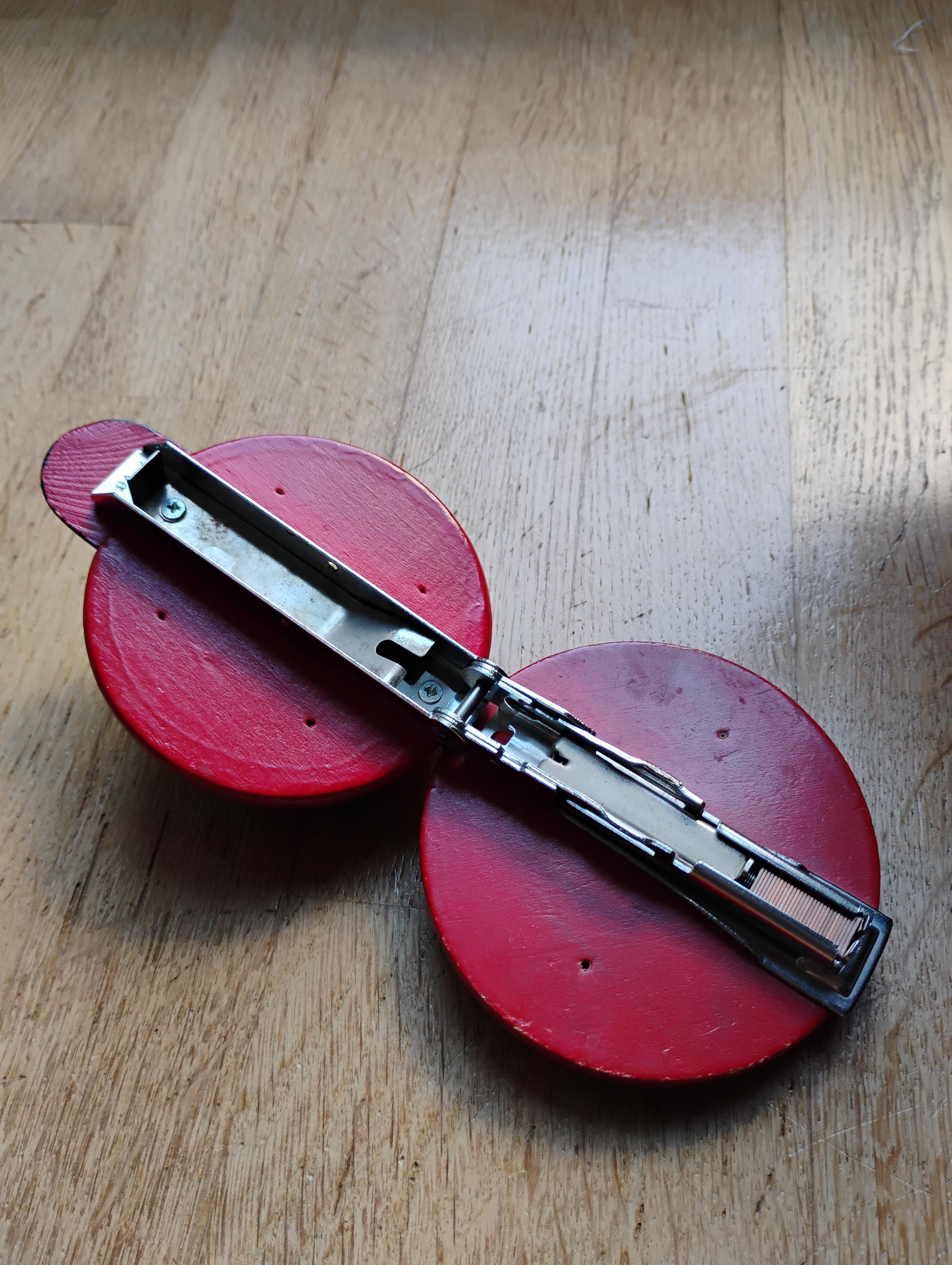 troc de troc agrafeuse coccinelle en bois image 1