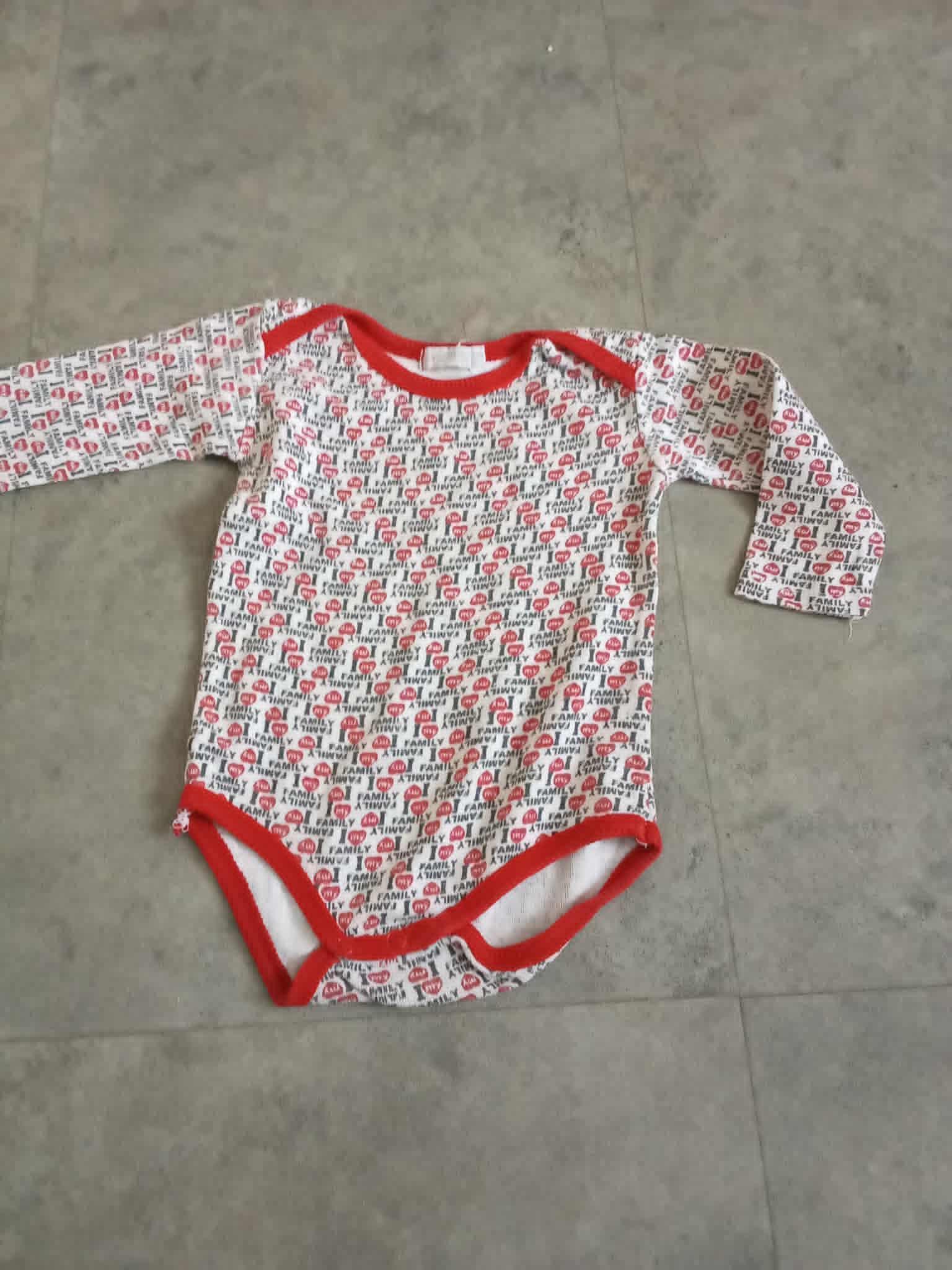 troc de troc body 9 mois  bordure rouge marque graine de blé image 0