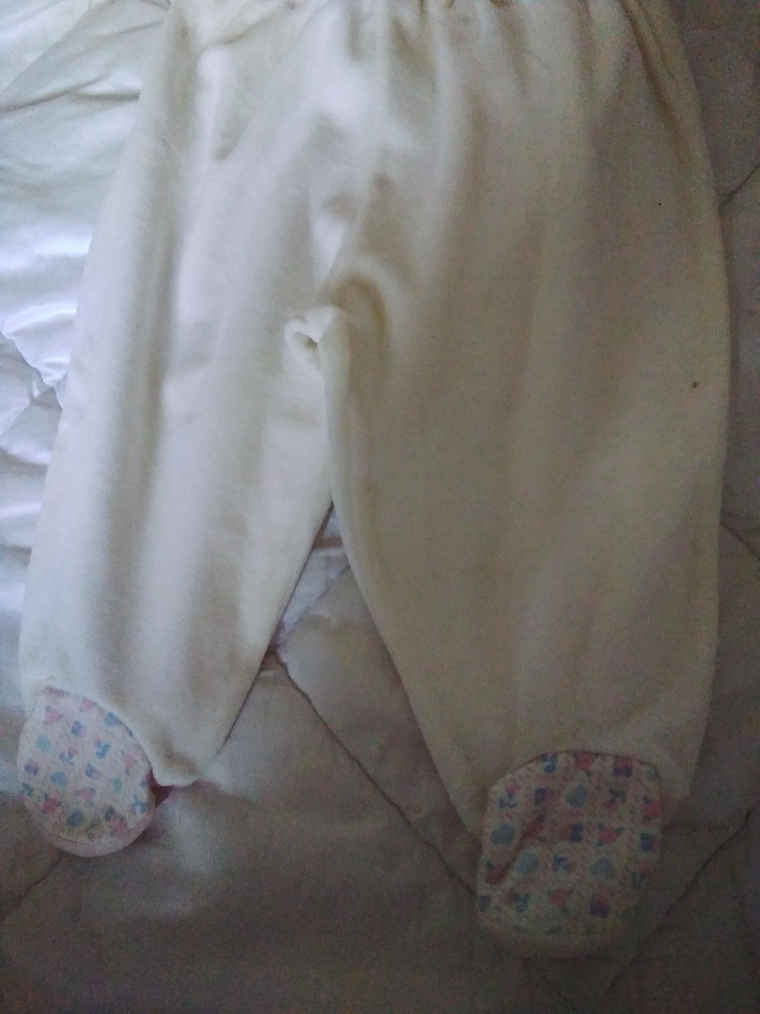 troc de troc bas de pantalon,ou pyjama bébé 6 mois image 0