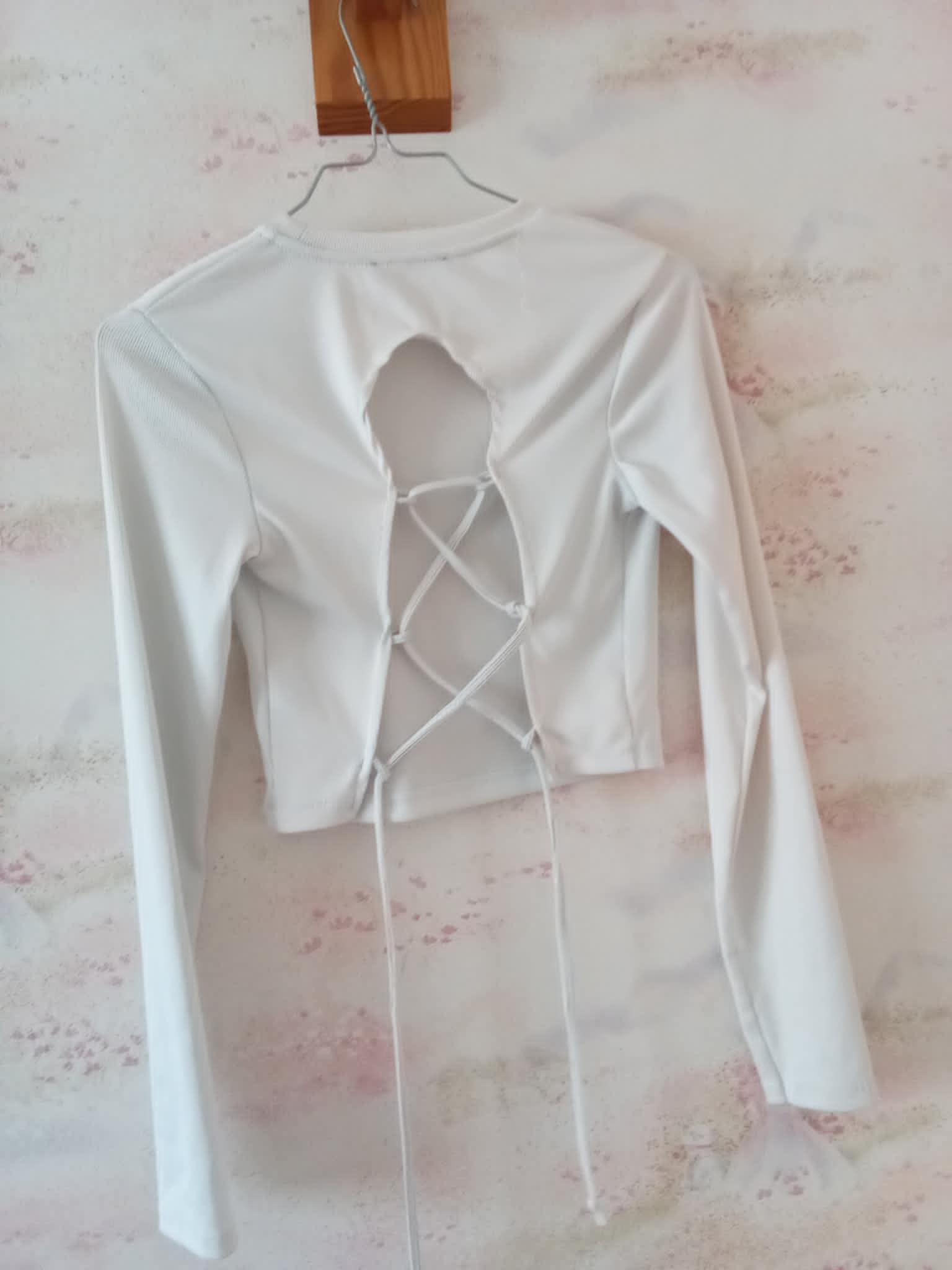 troc de troc top court blanc attaché derriere par galon taiiles 36 image 1