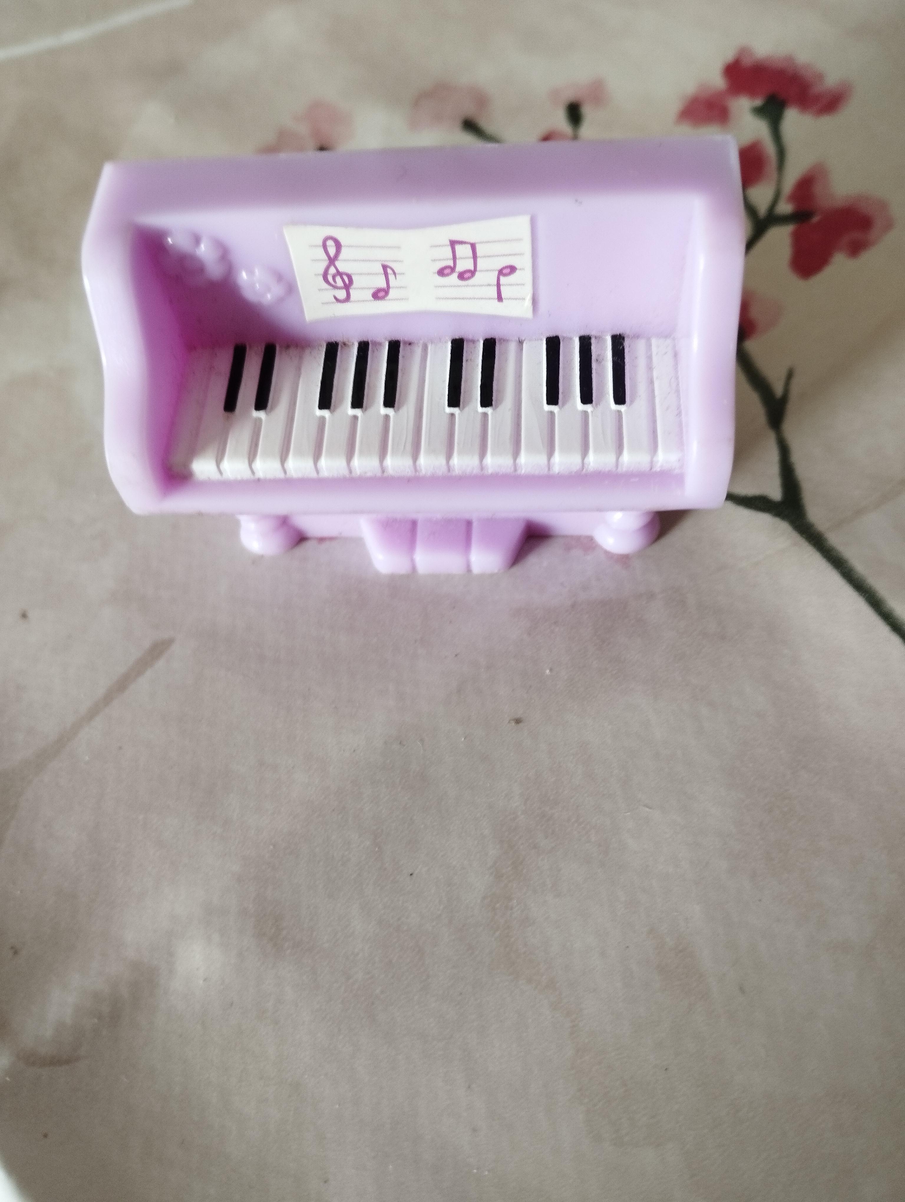 troc de troc piano miniature (style maison de poupée) image 0