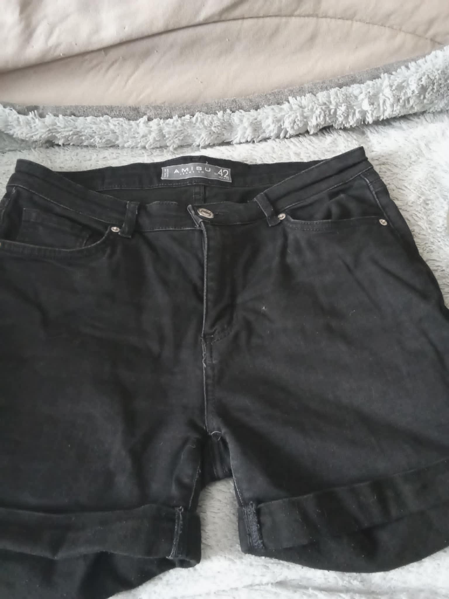 troc de troc short noir taille 42 marque amisu port compris image 0