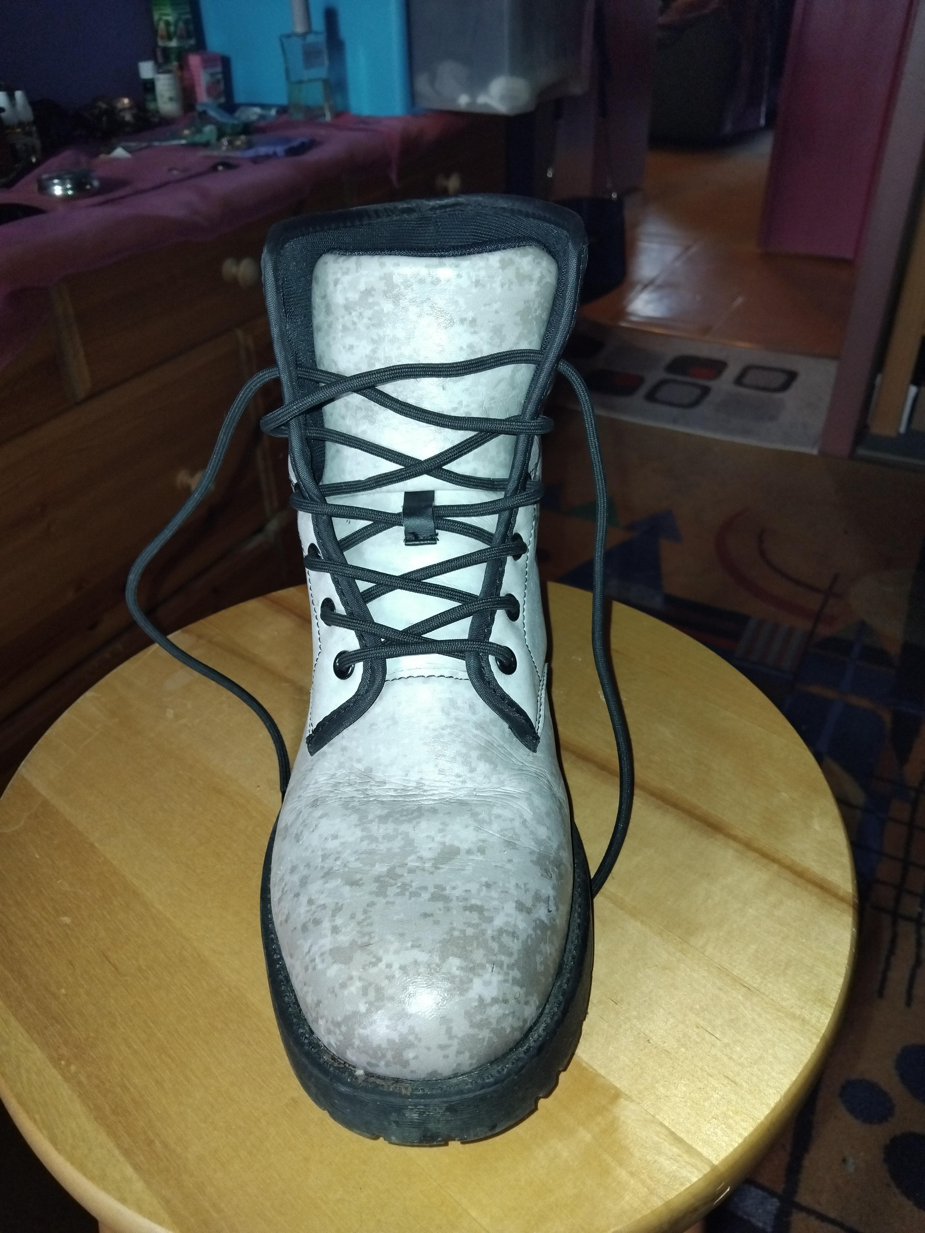 troc de troc bottines tbe 39 loup blanches et noires image 1