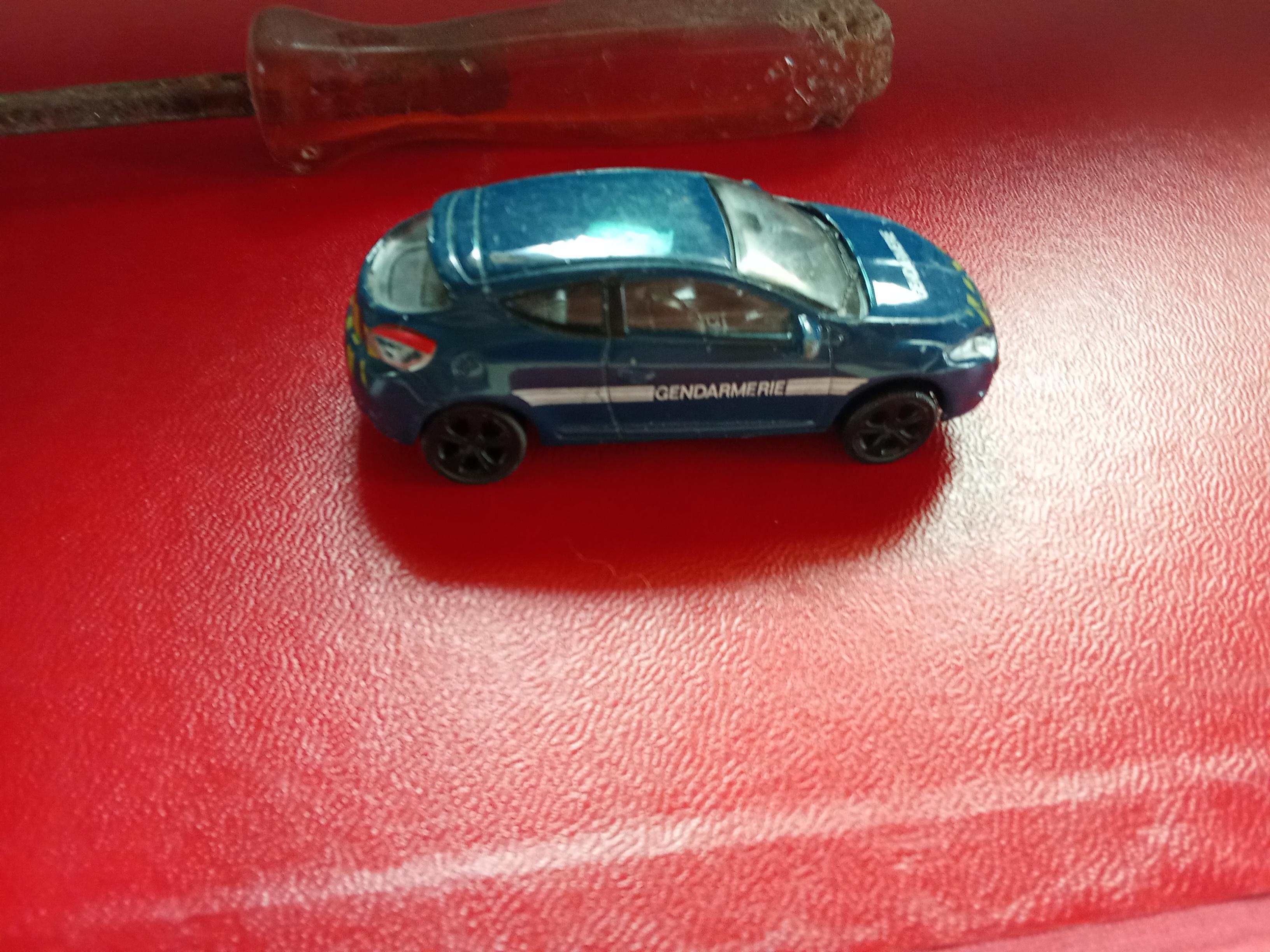 troc de troc voiture gendarmerie norev échelle 1/43 réserver marylou image 1