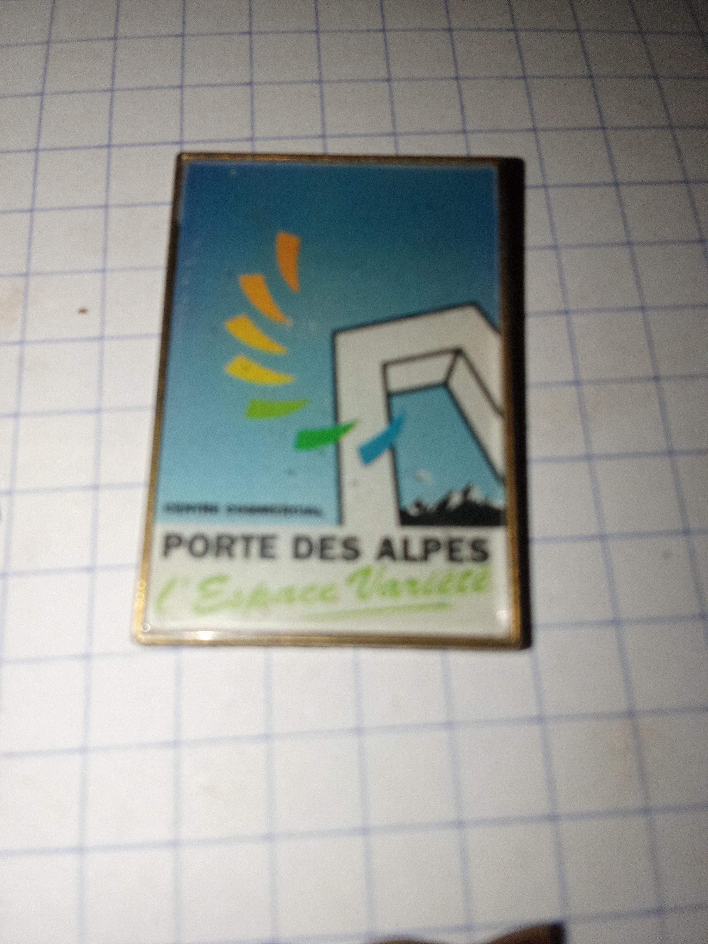 troc de troc pin's avec attache image 0