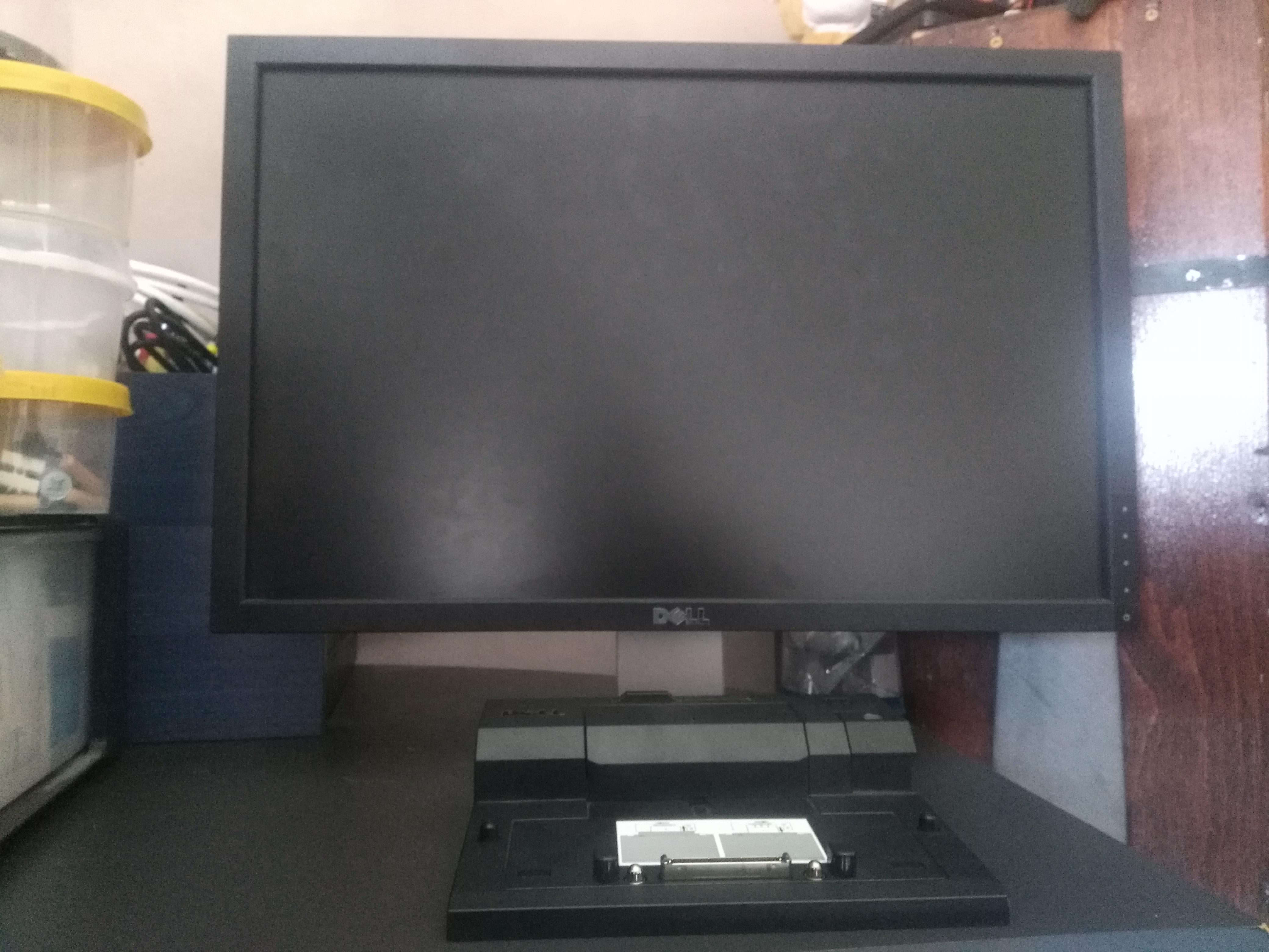 troc de troc ecran dell p2210f + station d'accueil dell k07a image 2