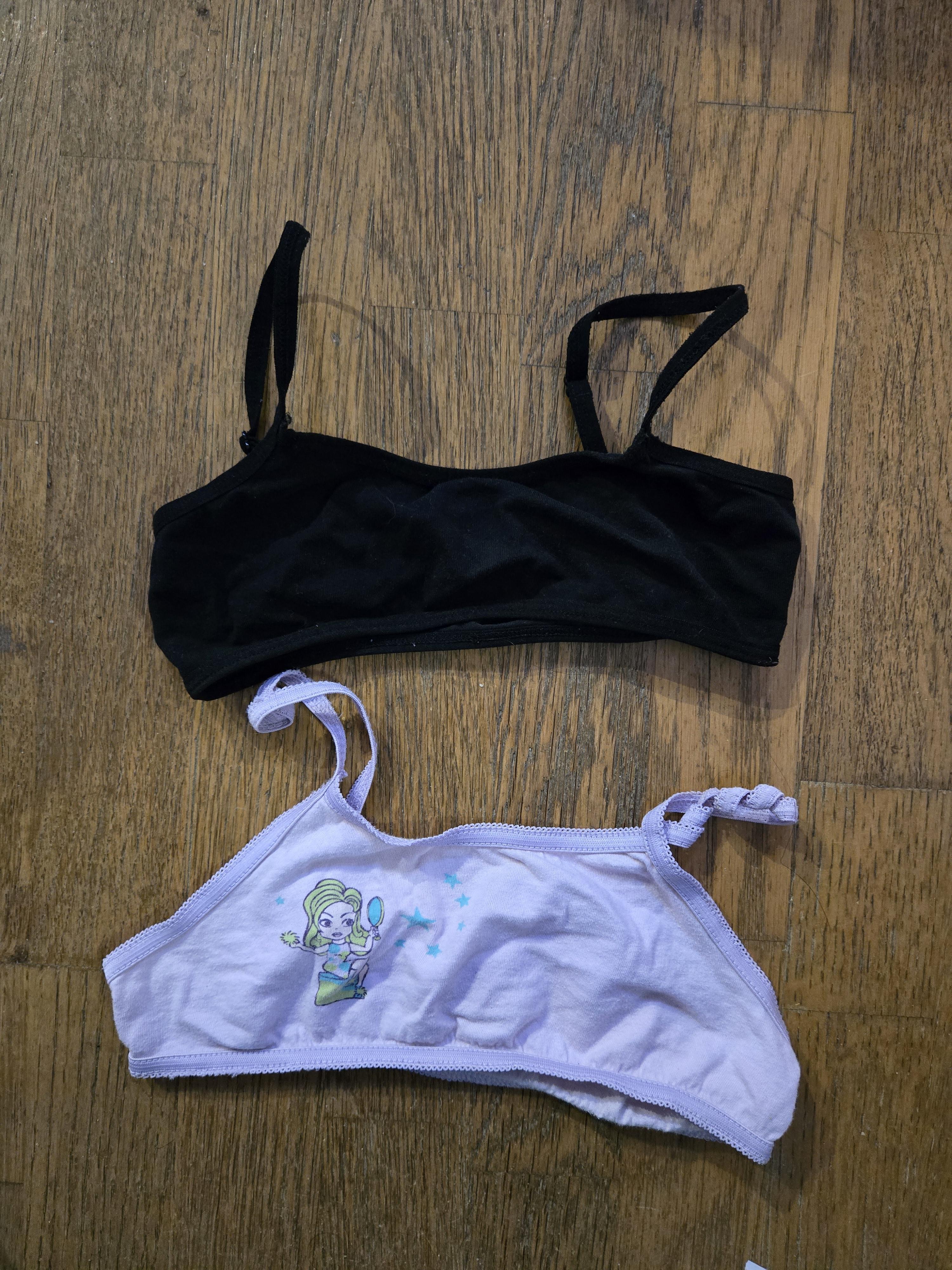 troc de troc lot 2 brassières 8 ans image 0