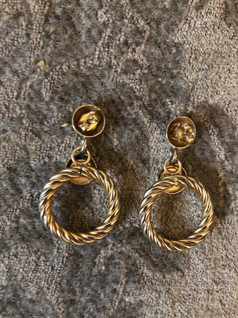 troc de troc boucles d'oreilles métal doré anneaux torsadés 2,5cm de diam. image 1